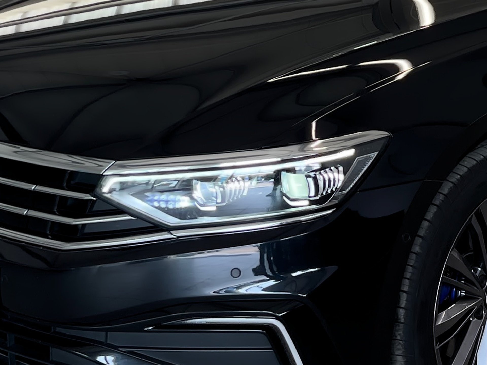 Passat Variant GTE DSG+AHK+ALU 18+RÜCKFAHRKAMERA+TRAVEL ASSIST+LED-MATRIX+NAVI+APP CONN