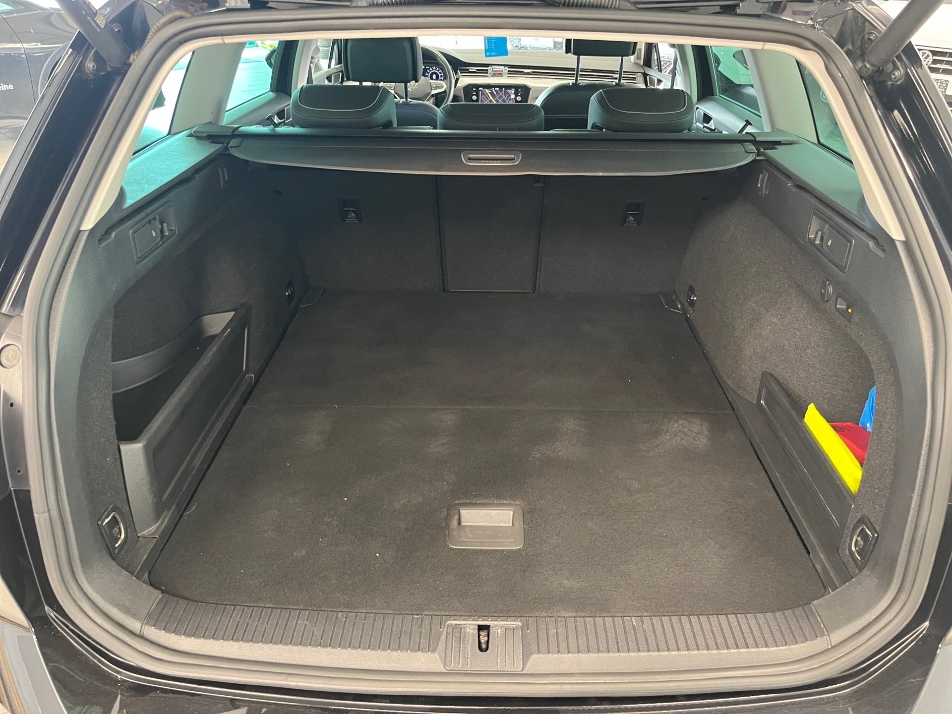 Passat Variant GTE DSG+AHK+ALU 18+RÜCKFAHRKAMERA+TRAVEL ASSIST+LED-MATRIX+NAVI+APP CONN