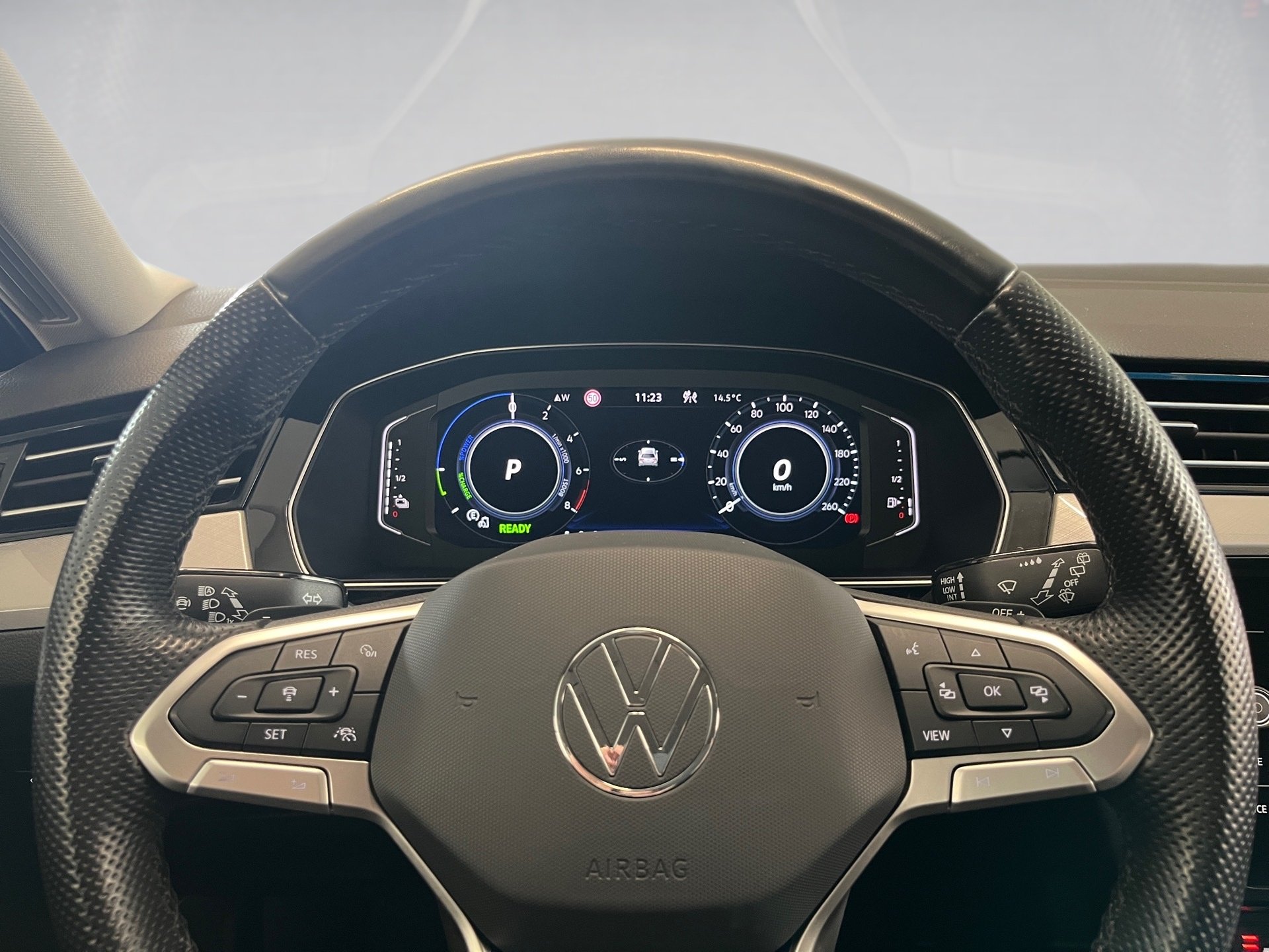 Passat Variant GTE DSG+AHK+ALU 18+RÜCKFAHRKAMERA+TRAVEL ASSIST+LED-MATRIX+NAVI+APP CONN