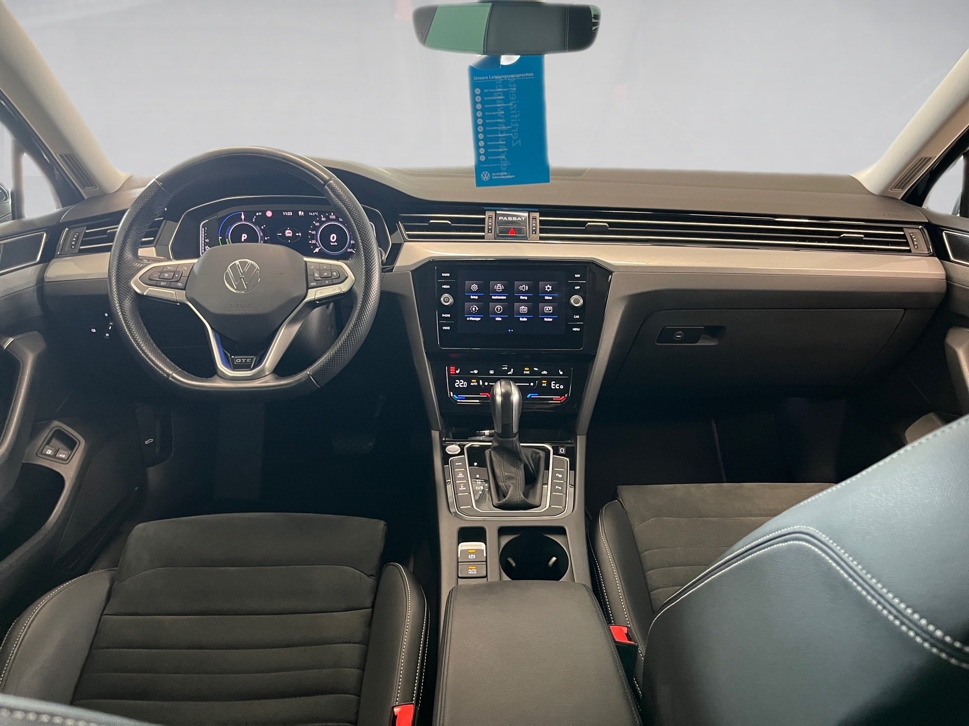 Passat Variant GTE DSG+AHK+ALU 18+RÜCKFAHRKAMERA+TRAVEL ASSIST+LED-MATRIX+NAVI+APP CONN