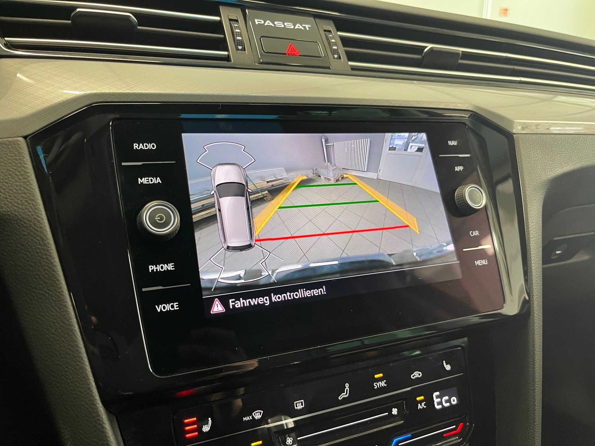 Passat Variant GTE DSG+AHK+ALU 18+RÜCKFAHRKAMERA+TRAVEL ASSIST+LED-MATRIX+NAVI+APP CONN