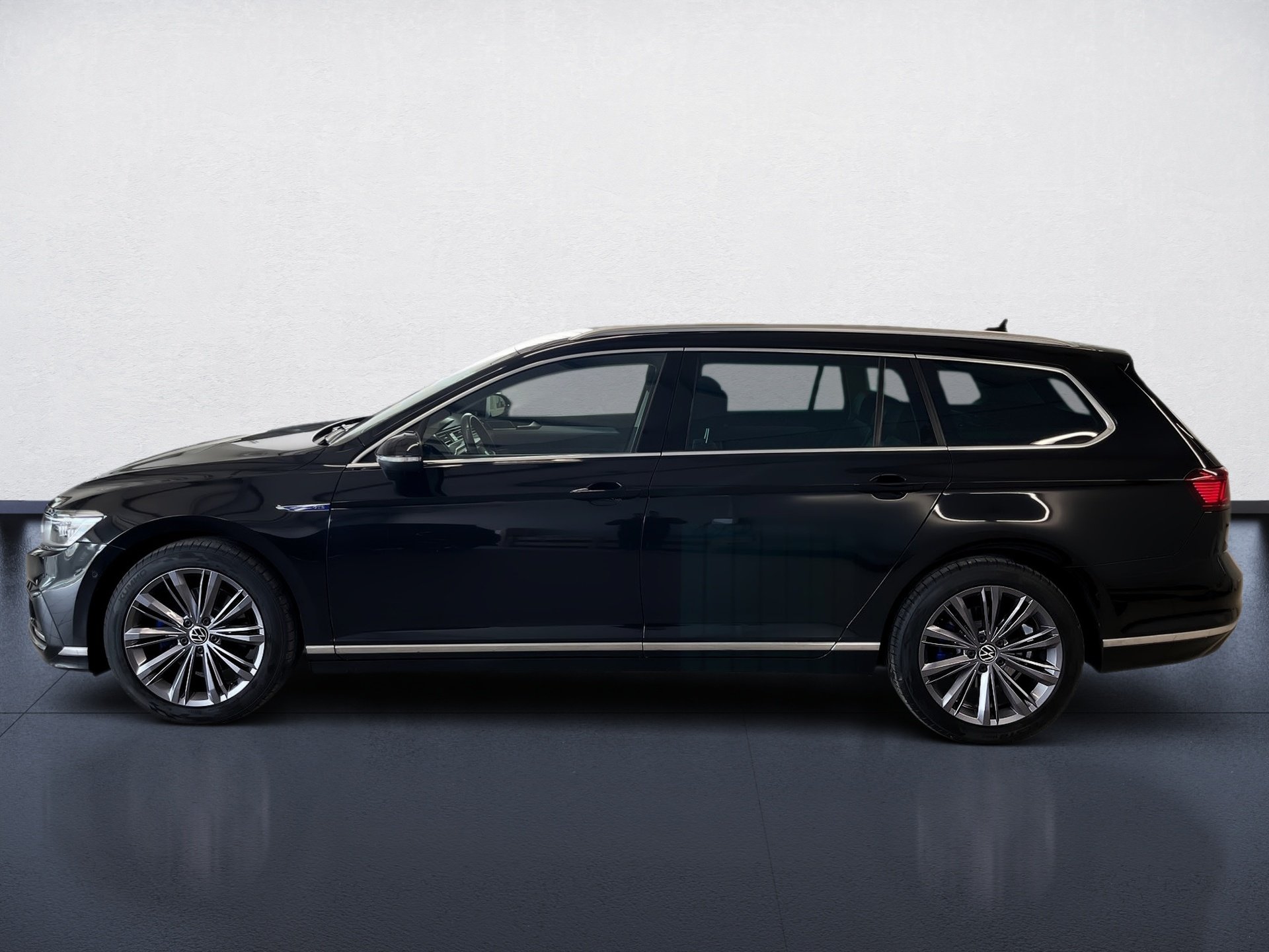 Passat Variant GTE DSG+AHK+ALU 18+RÜCKFAHRKAMERA+TRAVEL ASSIST+LED-MATRIX+NAVI+APP CONN