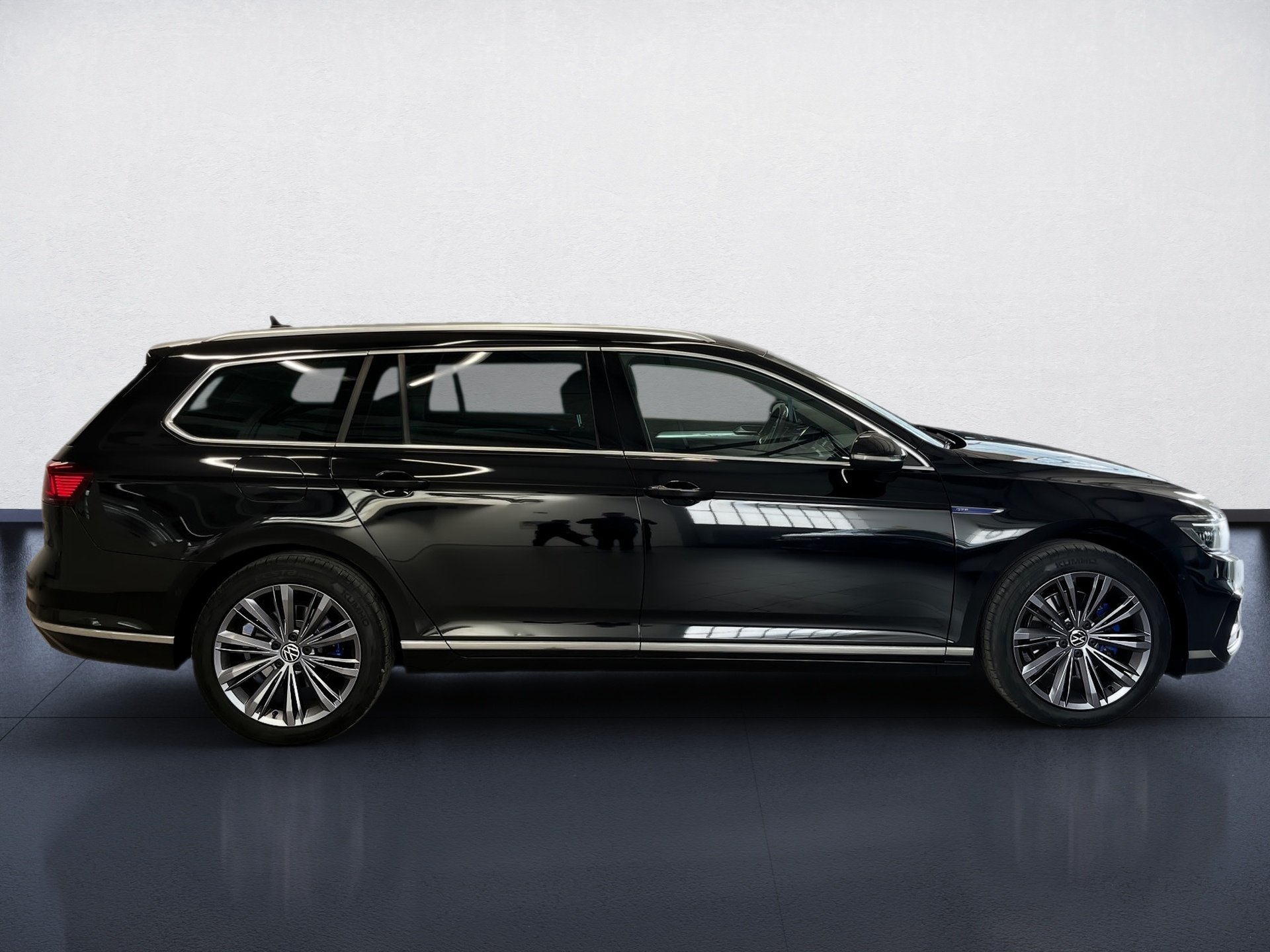 Passat Variant GTE DSG+AHK+ALU 18+RÜCKFAHRKAMERA+TRAVEL ASSIST+LED-MATRIX+NAVI+APP CONN