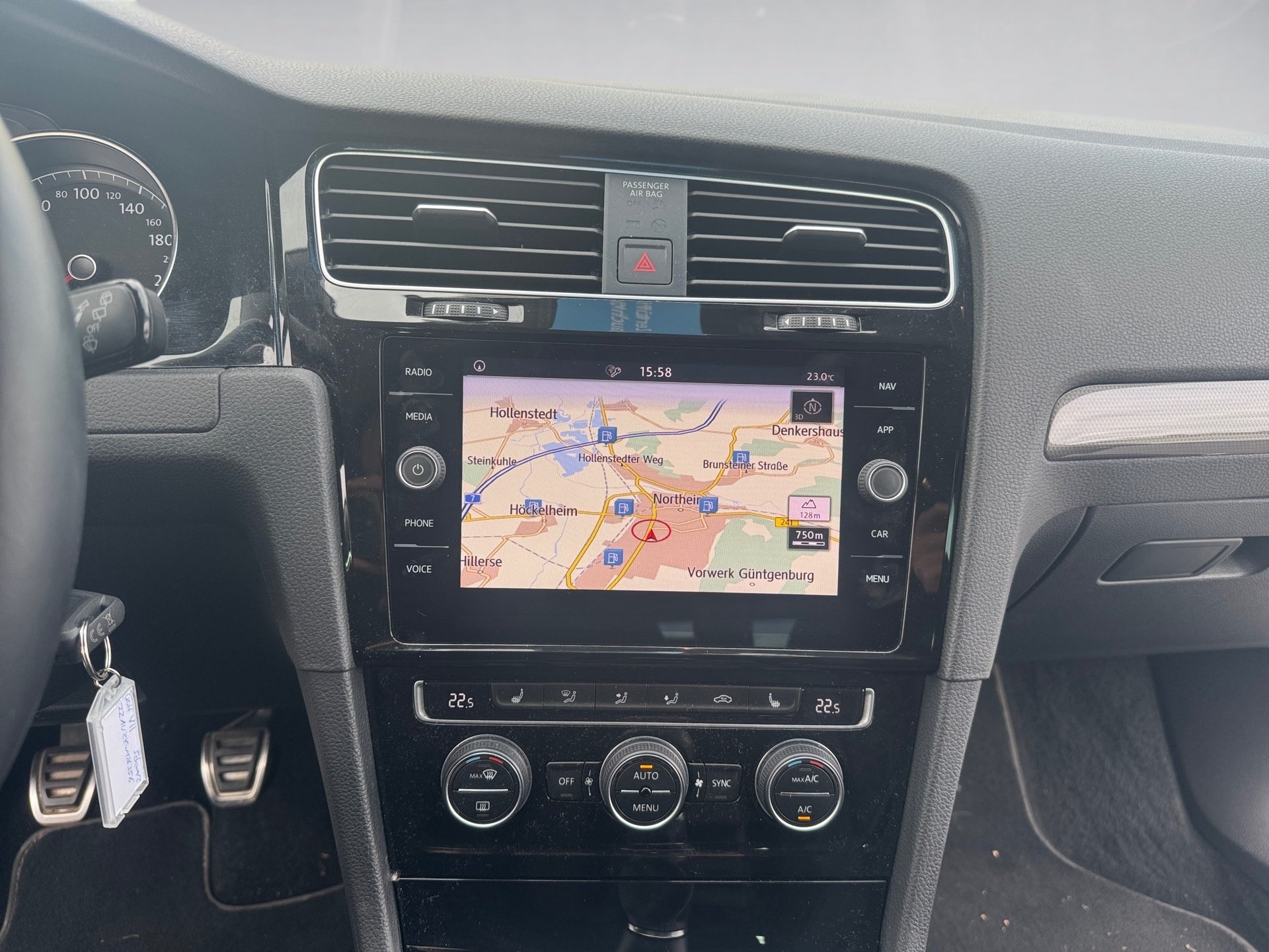 Golf VIII IQ-DRIVE+TSI+R-LINE SPORTPAKET+LED+NAVI+SITZHEIZUNG+ACC+PAARK ASSIST+TELEF