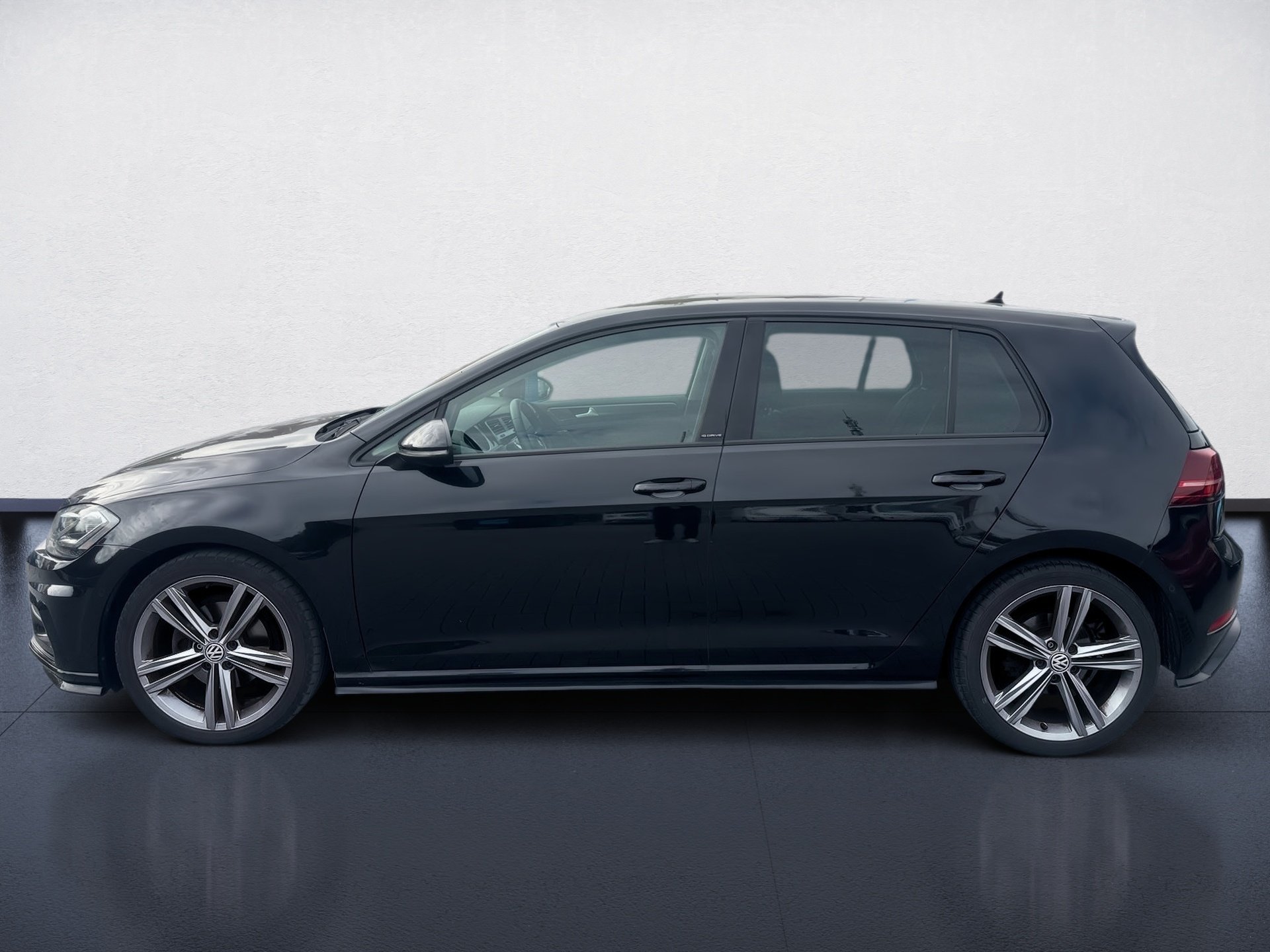 Golf VIII IQ-DRIVE+TSI+R-LINE SPORTPAKET+LED+NAVI+SITZHEIZUNG+ACC+PAARK ASSIST+TELEF