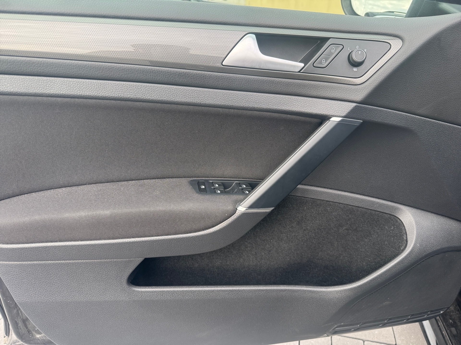 Golf VIII IQ-DRIVE+TSI+R-LINE SPORTPAKET+LED+NAVI+SITZHEIZUNG+ACC+PAARK ASSIST+TELEF