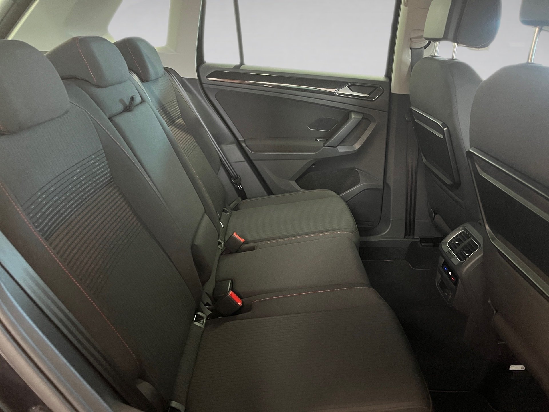Tiguan SOUND TSI+AHK+ALU 17+NAVI+LED+ACC+APP CONNECT+SIDE ASSIST+EINPARKHILFE