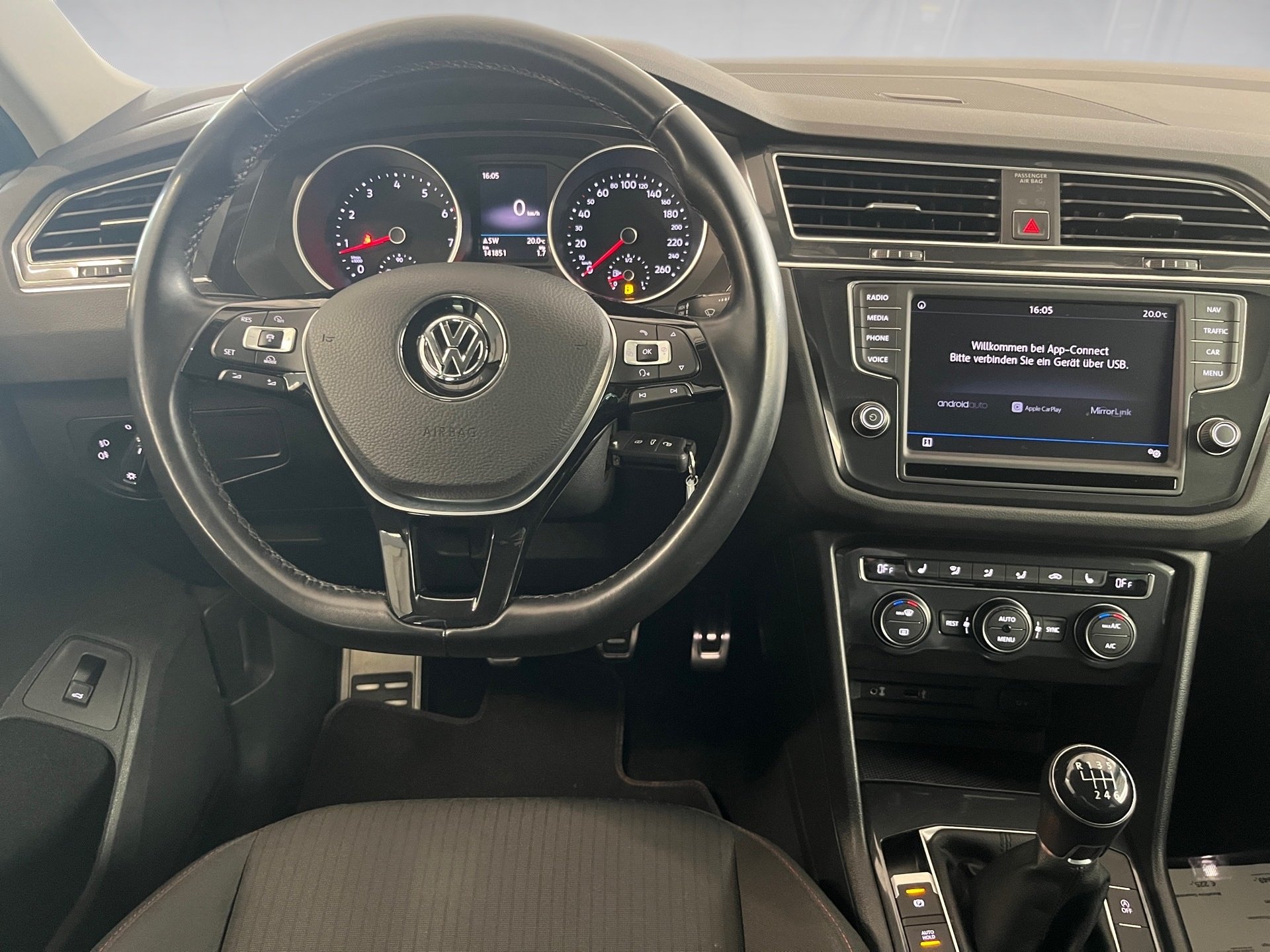 Tiguan SOUND TSI+AHK+ALU 17+NAVI+LED+ACC+APP CONNECT+SIDE ASSIST+EINPARKHILFE