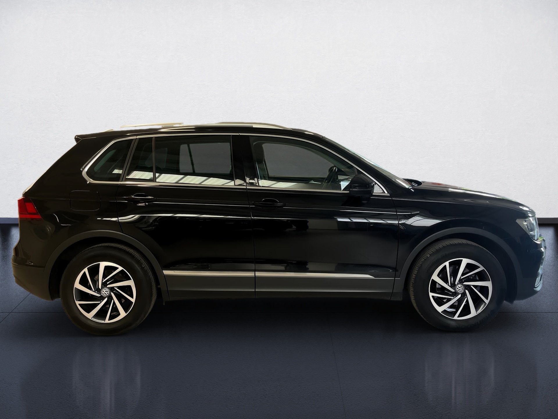 Tiguan SOUND TSI+AHK+ALU 17+NAVI+LED+ACC+APP CONNECT+SIDE ASSIST+EINPARKHILFE