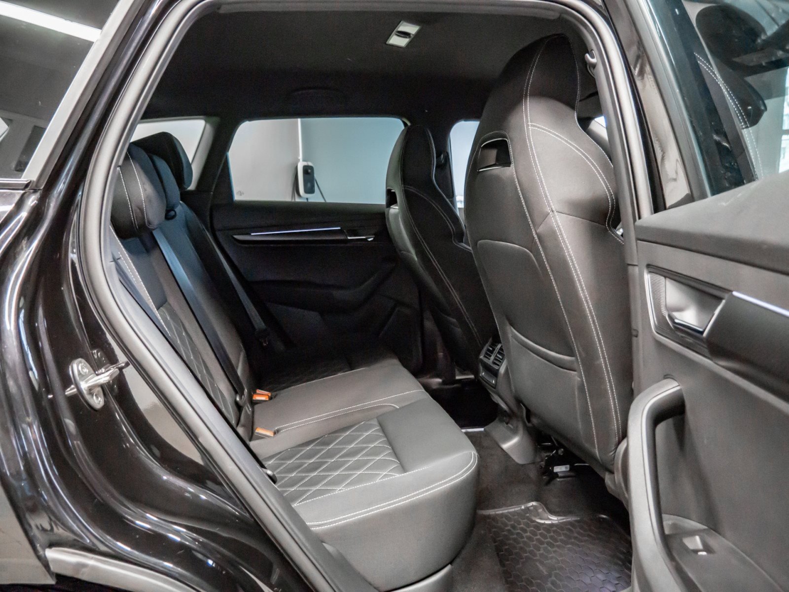 Karoq SPORTLINE TDI DSG 4x4+ALU 19+DCC+NAVI+LED-MATRIX+SMART LINK+KLIMA