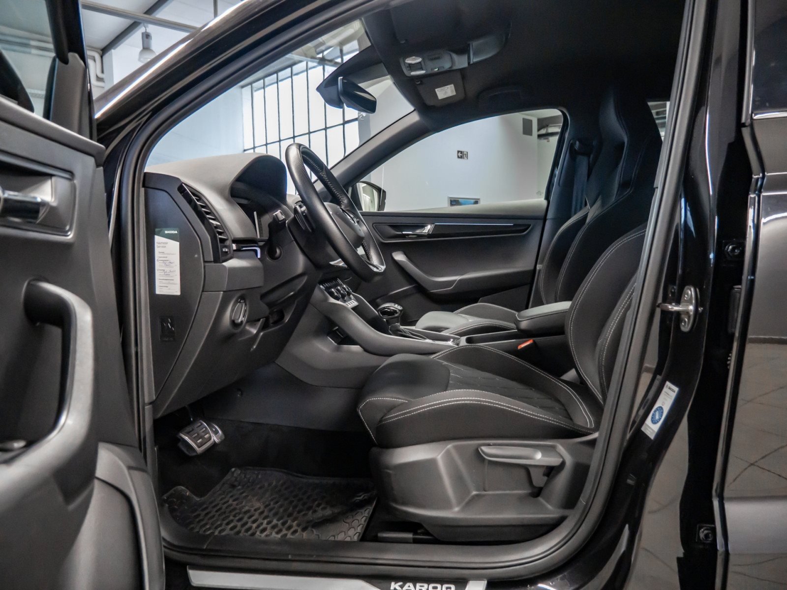 Karoq SPORTLINE TDI DSG 4x4+ALU 19+DCC+NAVI+LED-MATRIX+SMART LINK+KLIMA