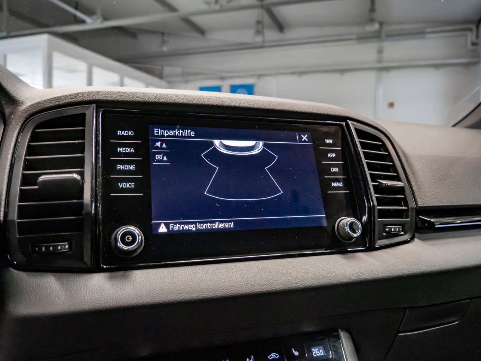 Karoq SPORTLINE TDI DSG 4x4+ALU 19+DCC+NAVI+LED-MATRIX+SMART LINK+KLIMA