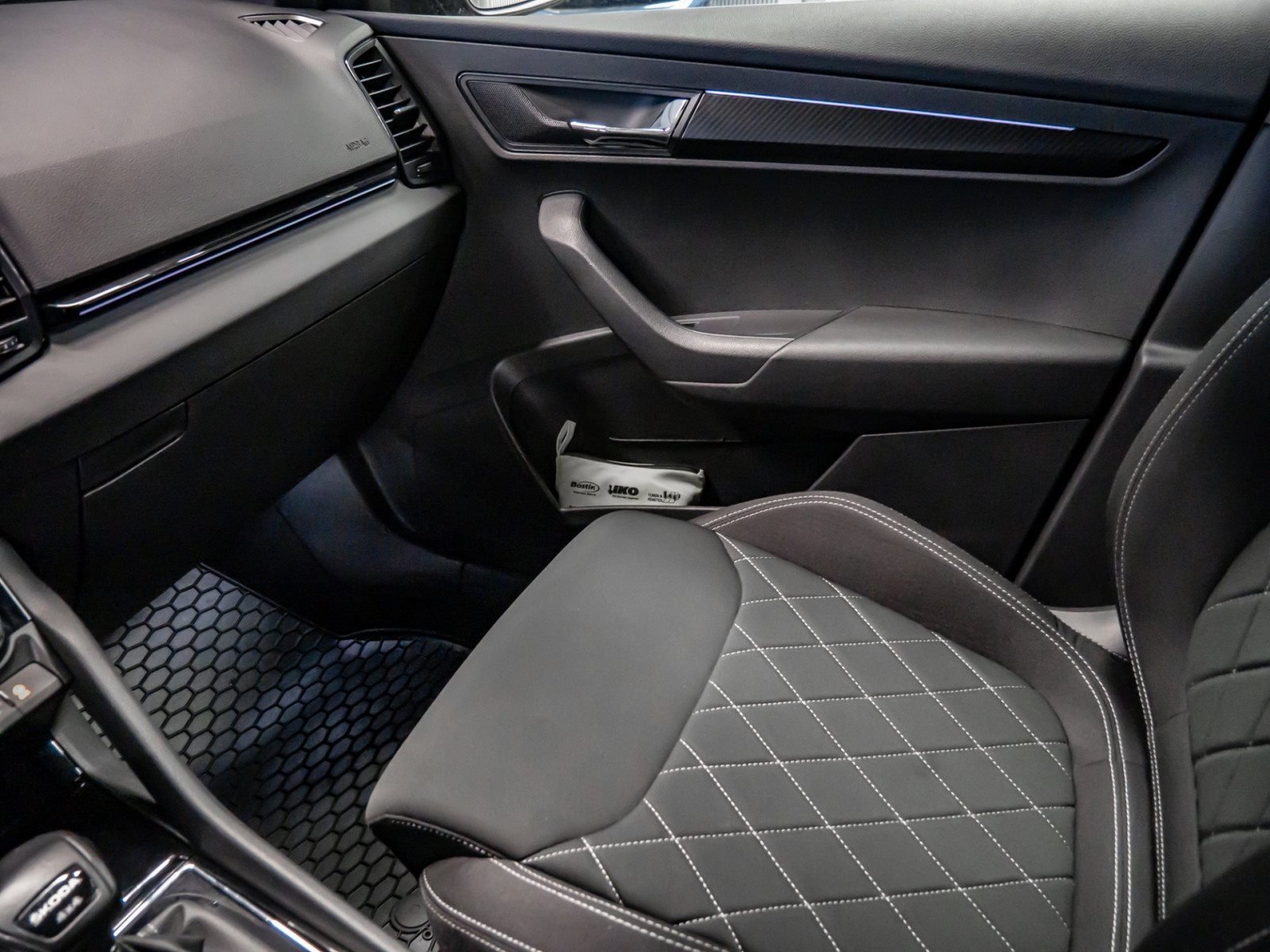 Karoq SPORTLINE TDI DSG 4x4+ALU 19+DCC+NAVI+LED-MATRIX+SMART LINK+KLIMA