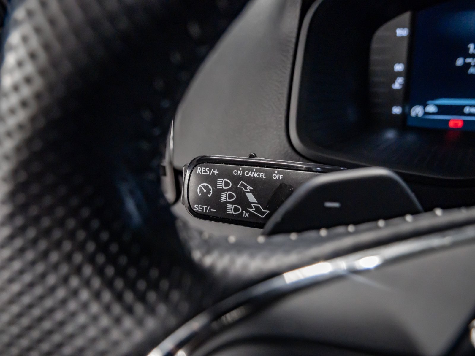 Karoq SPORTLINE TDI DSG 4x4+ALU 19+DCC+NAVI+LED-MATRIX+SMART LINK+KLIMA