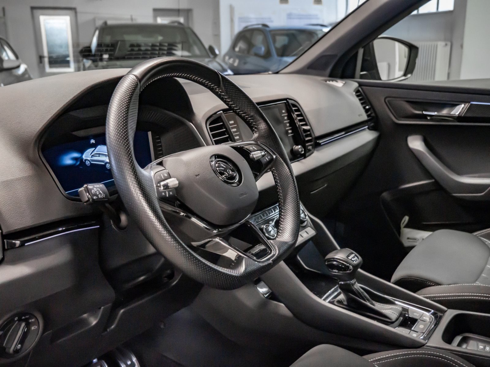 Karoq SPORTLINE TDI DSG 4x4+ALU 19+DCC+NAVI+LED-MATRIX+SMART LINK+KLIMA