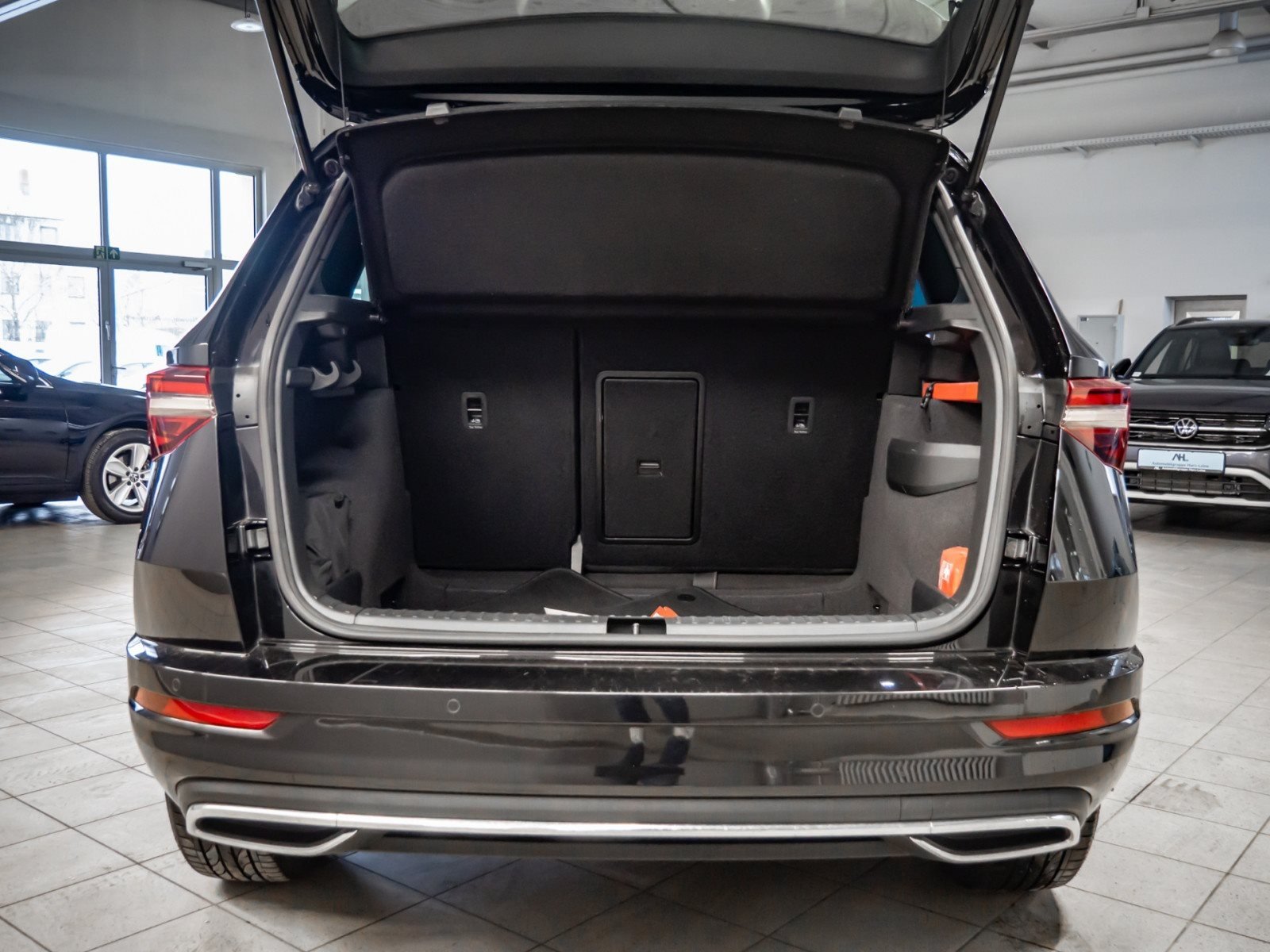 Karoq SPORTLINE TDI DSG 4x4+ALU 19+DCC+NAVI+LED-MATRIX+SMART LINK+KLIMA