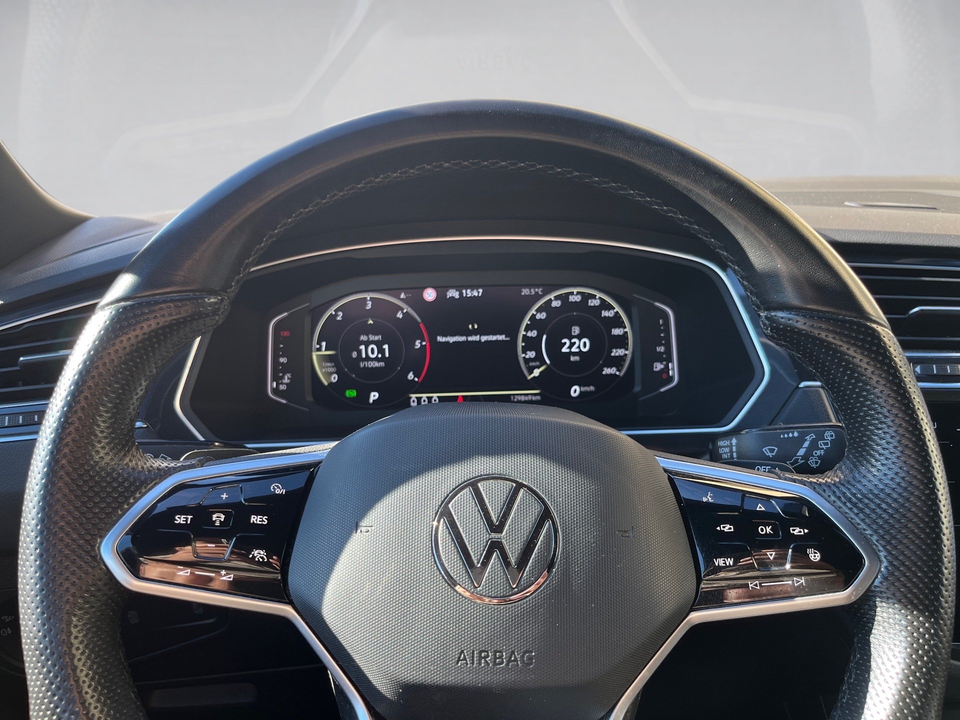Tiguan R-LINE TDI DSG+AHK+ALU 20+LED-MATRIX+TRAVEL ASSIST+SPORTFAHRWERK+APP CON