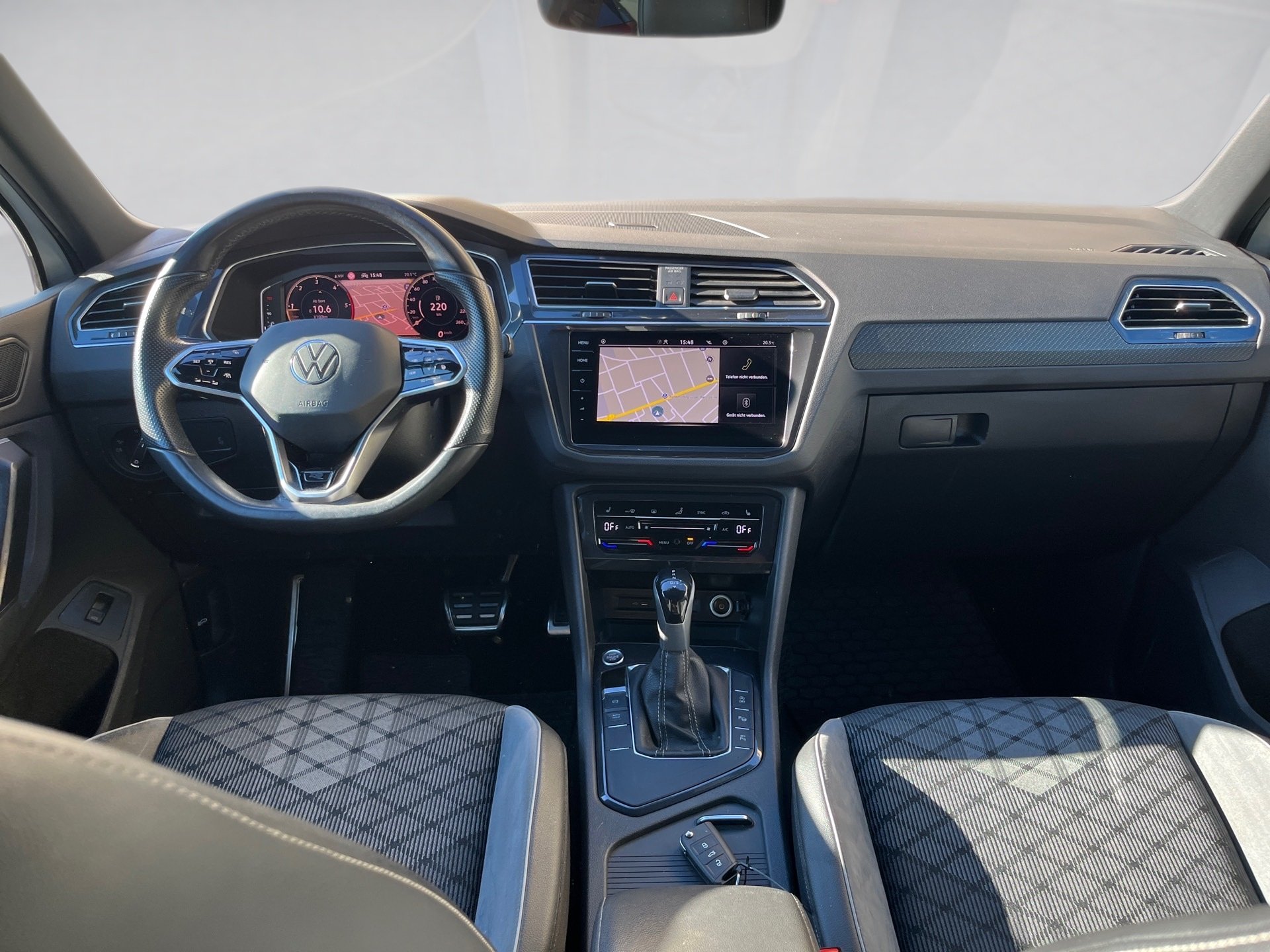 Tiguan R-LINE TDI DSG+AHK+ALU 20+LED-MATRIX+TRAVEL ASSIST+SPORTFAHRWERK+APP CON