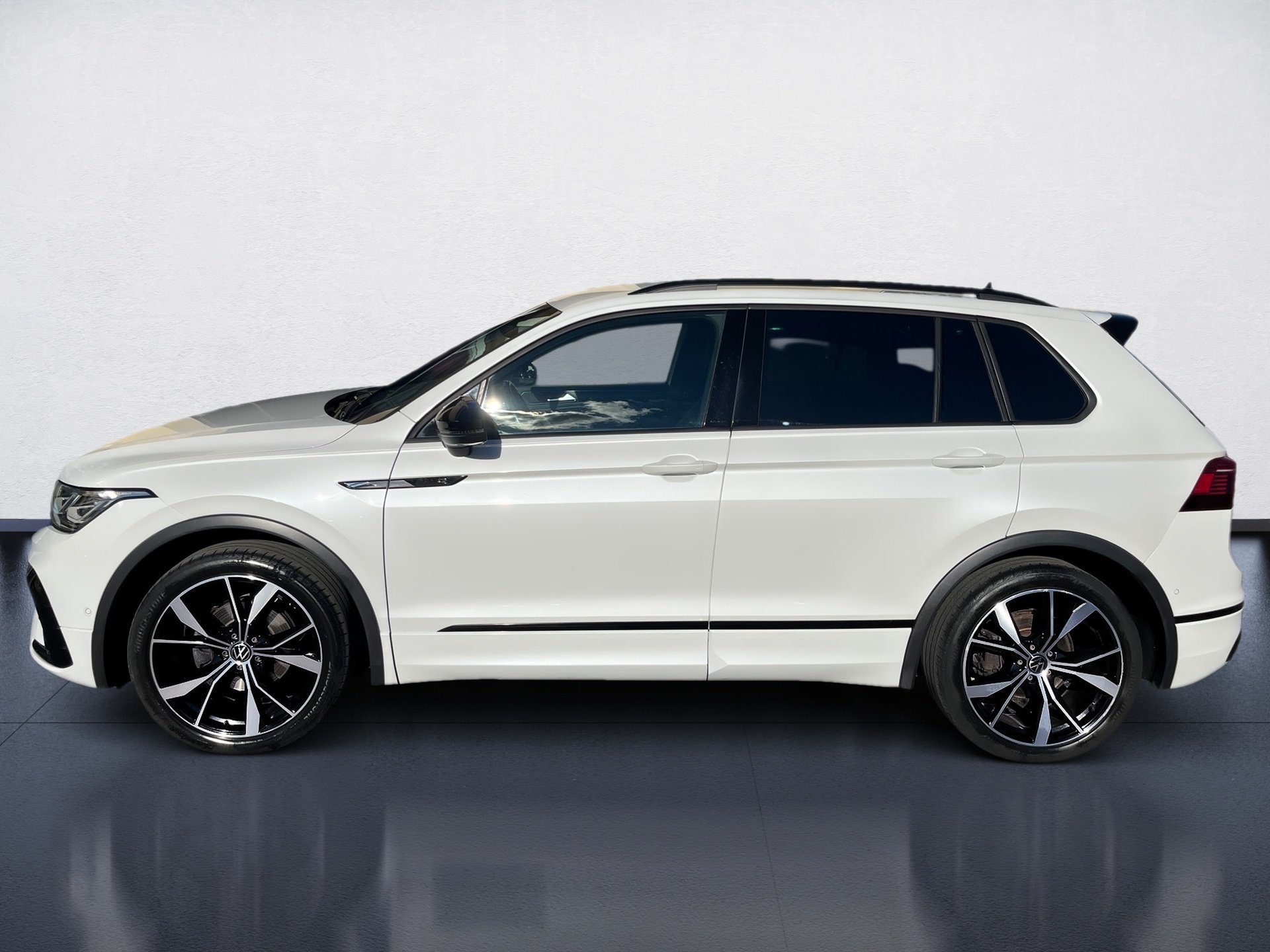 Tiguan R-LINE TDI DSG+AHK+ALU 20+LED-MATRIX+TRAVEL ASSIST+SPORTFAHRWERK+APP CON