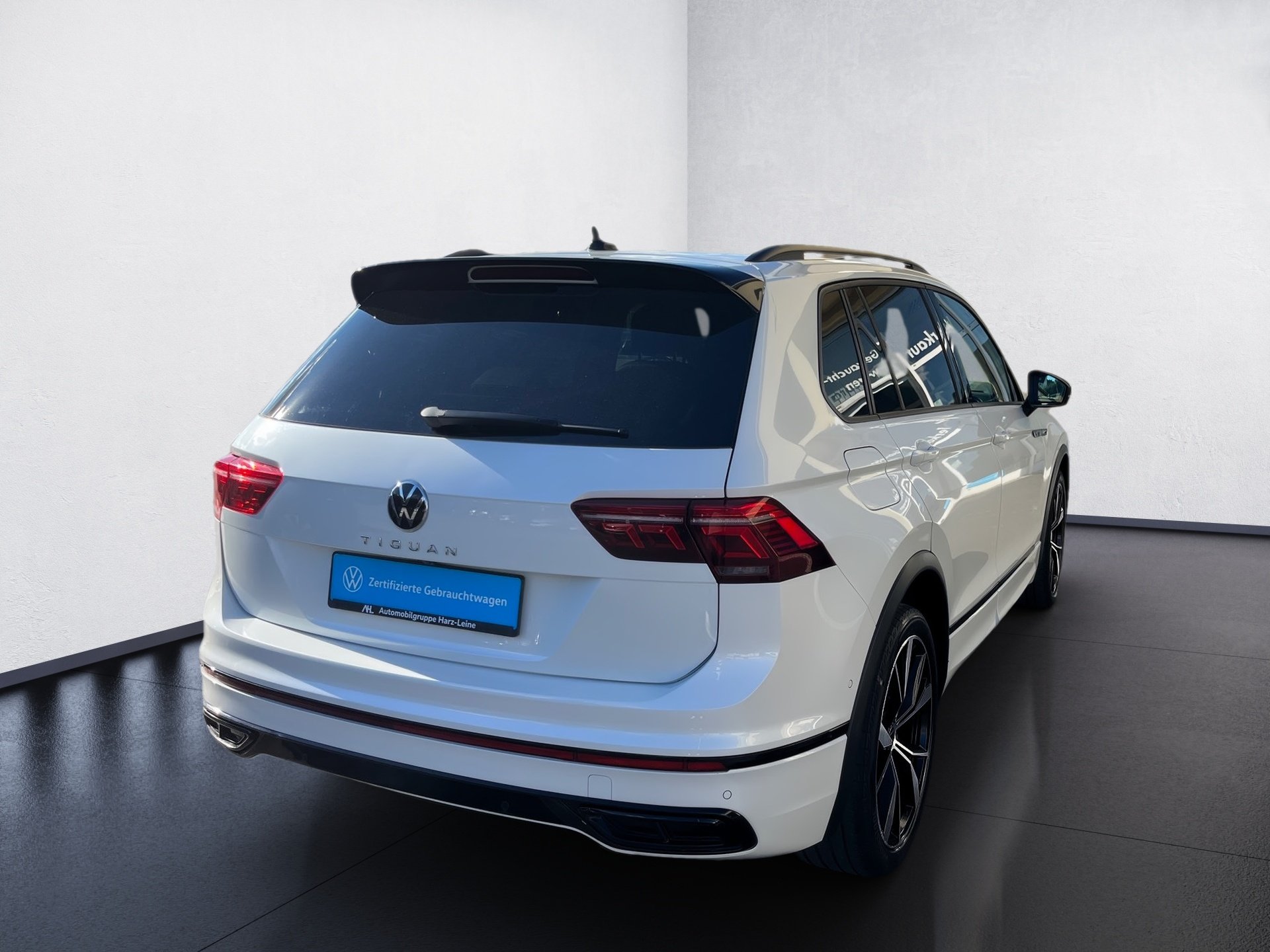 Tiguan R-LINE TDI DSG+AHK+ALU 20+LED-MATRIX+TRAVEL ASSIST+SPORTFAHRWERK+APP CON