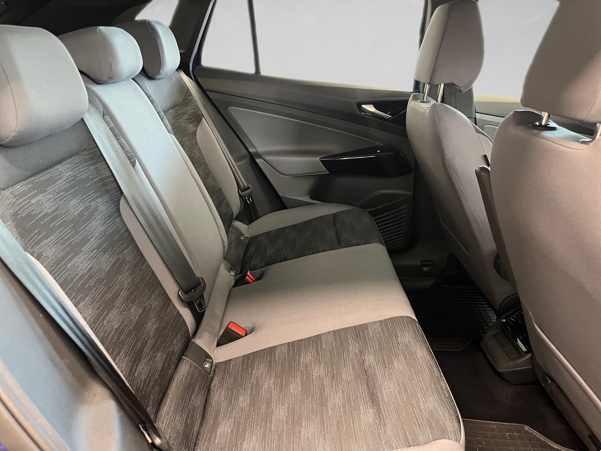 ID.4 PURE+RÜCKFAHRKAMERA+KEYLESS+NAVI PRO+PARK ASSIST+ACC+LED+APP CONNECT+KLIMA