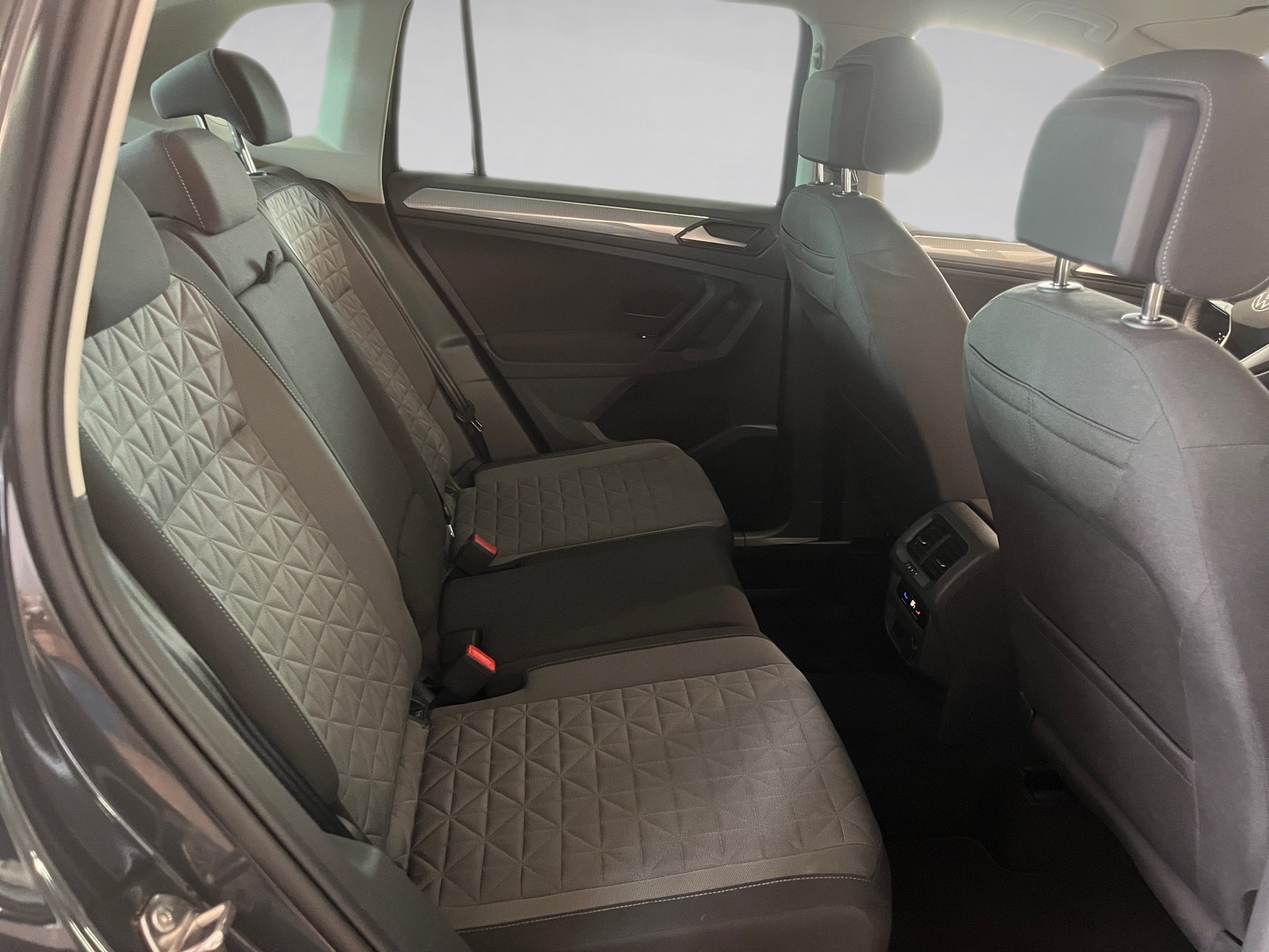 Tiguan LIFE TSI+ALU 17+NAVI+PARK ASSIST+TRAVEL ASSIST+LED+ACC+KLIMA+SITZHEIZUNG
