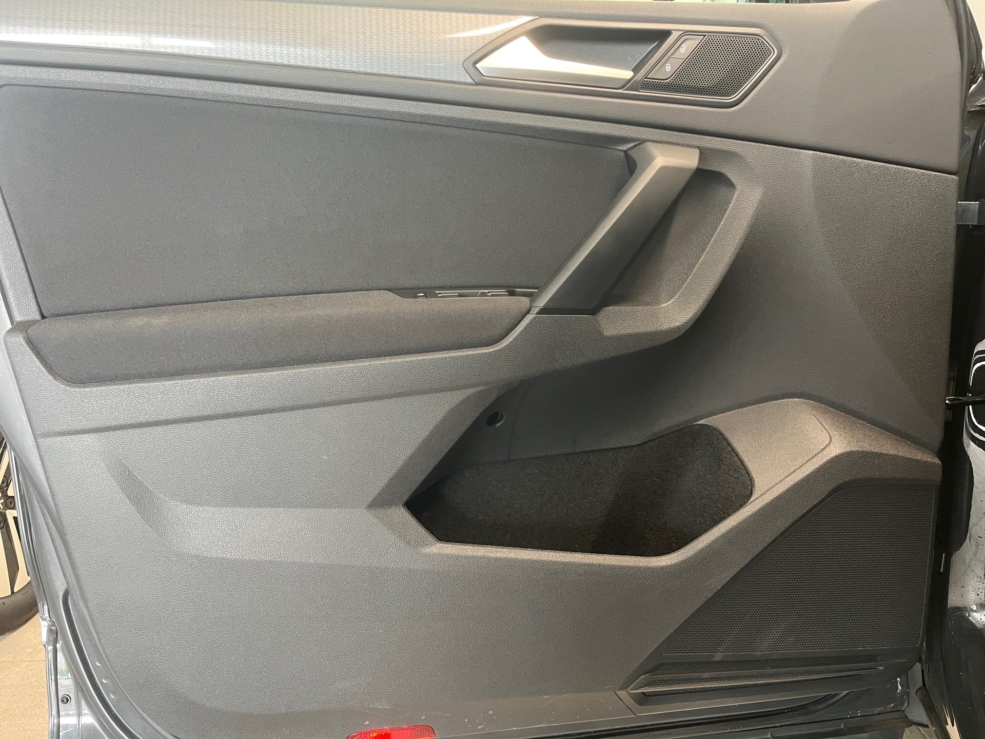 Tiguan LIFE TSI+ALU 17+NAVI+PARK ASSIST+TRAVEL ASSIST+LED+ACC+KLIMA+SITZHEIZUNG