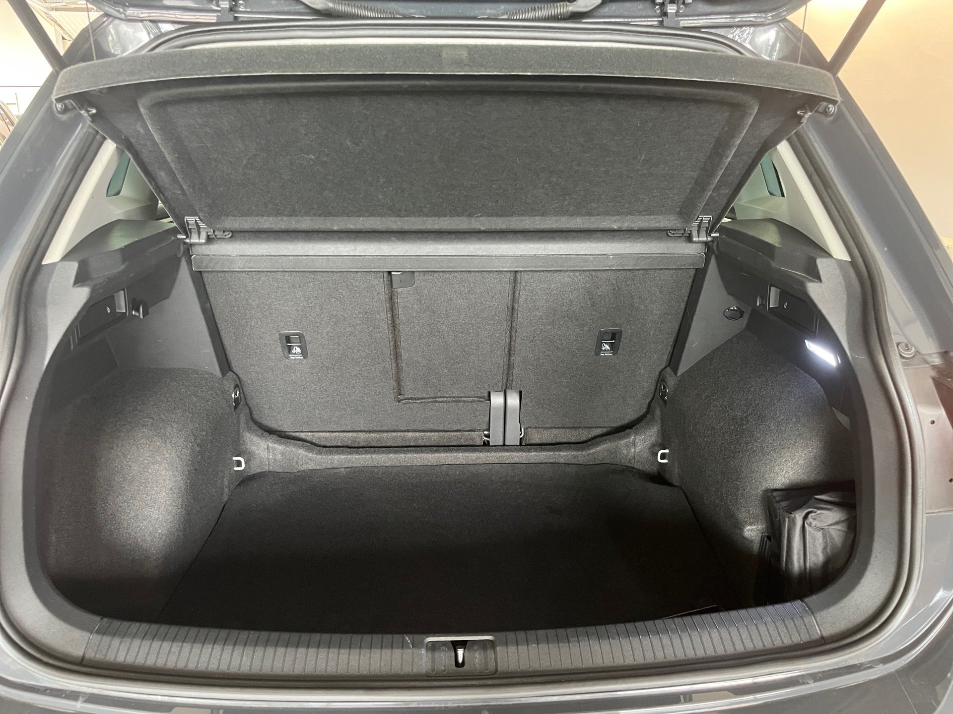 Tiguan LIFE TSI+ALU 17+NAVI+PARK ASSIST+TRAVEL ASSIST+LED+ACC+KLIMA+SITZHEIZUNG