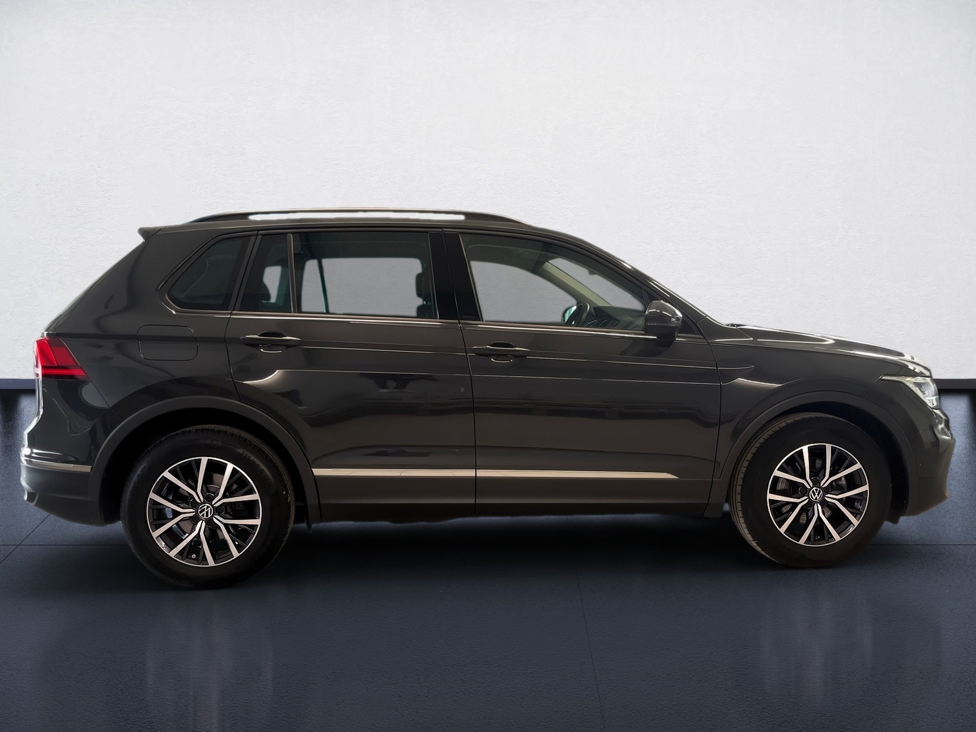 Tiguan LIFE TSI+ALU 17+NAVI+PARK ASSIST+TRAVEL ASSIST+LED+ACC+KLIMA+SITZHEIZUNG