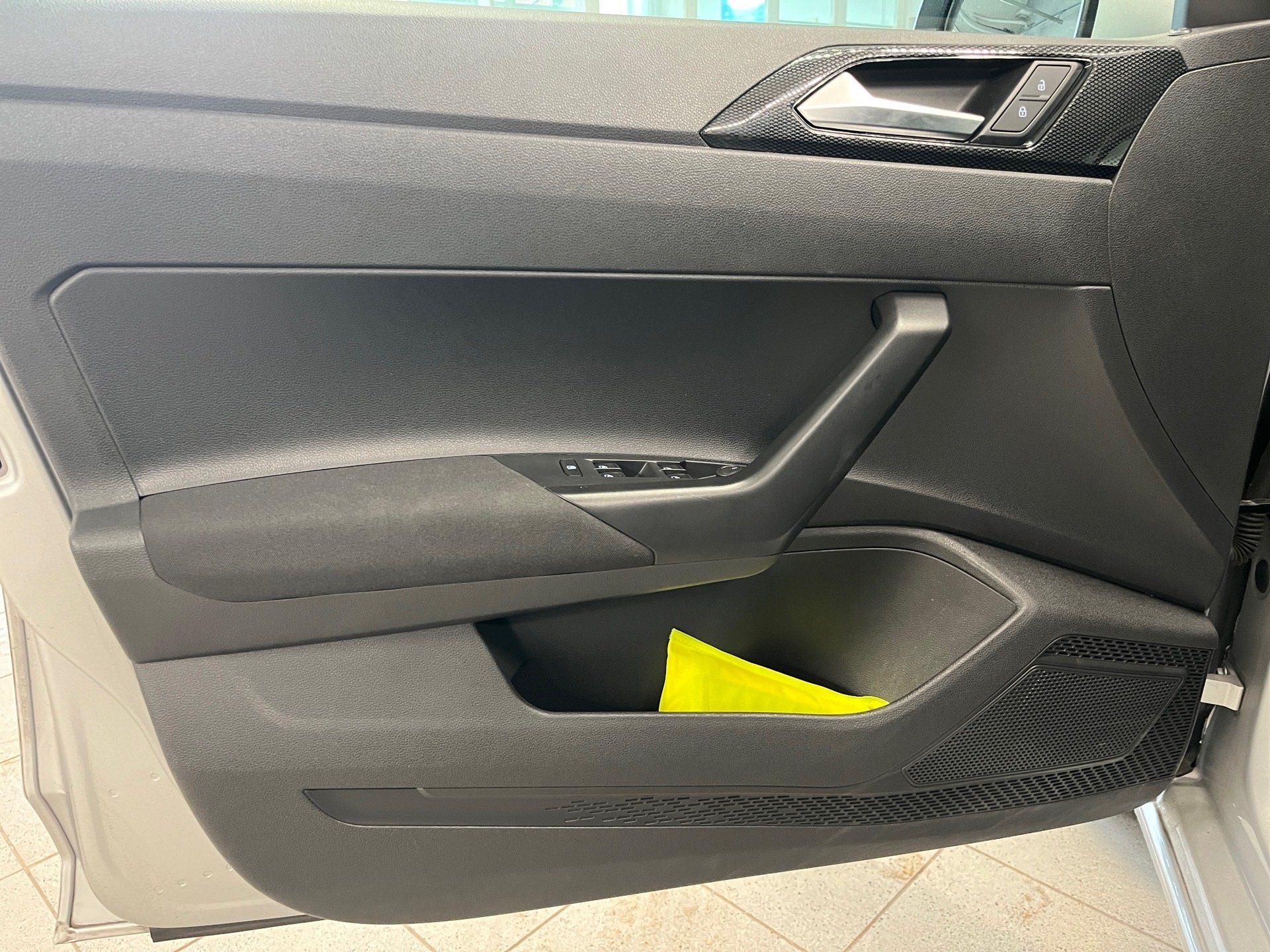 Polo LIFE TSI+NAVI+LED+EINPARKHILFE+KLIMA+APP CONNECT+SITZHEIZUNG+NOTBREMSASSIS