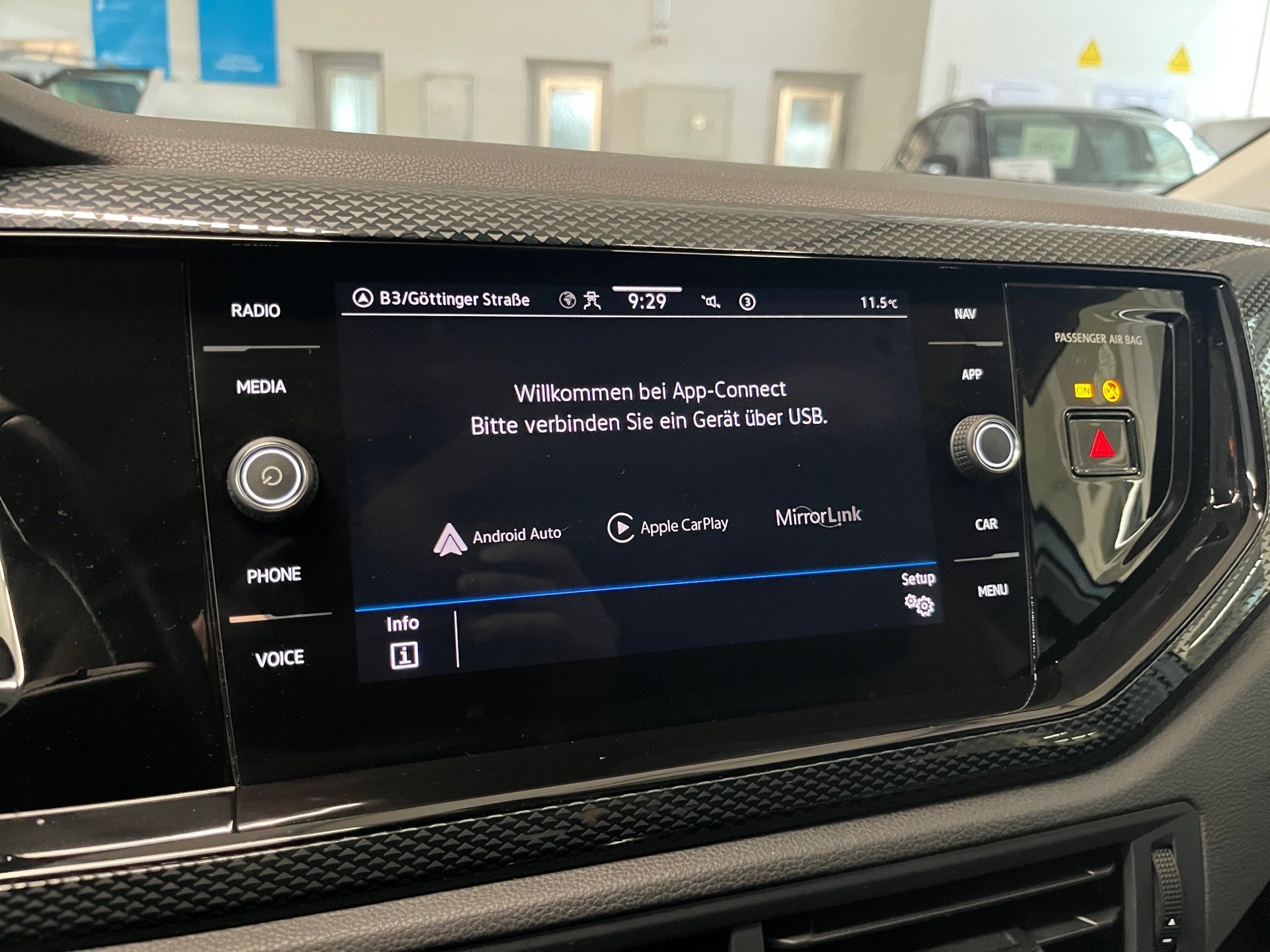 Polo LIFE TSI+NAVI+LED+EINPARKHILFE+KLIMA+APP CONNECT+SITZHEIZUNG+NOTBREMSASSIS