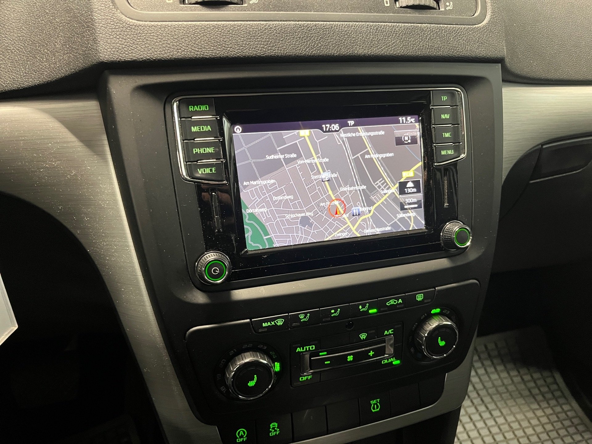 Yeti AMBITION TSI DSG+NAVI+ALU 16+RÜCKFAHRKAMERA+SMART LINK+KLIMA+TEMPOMAT