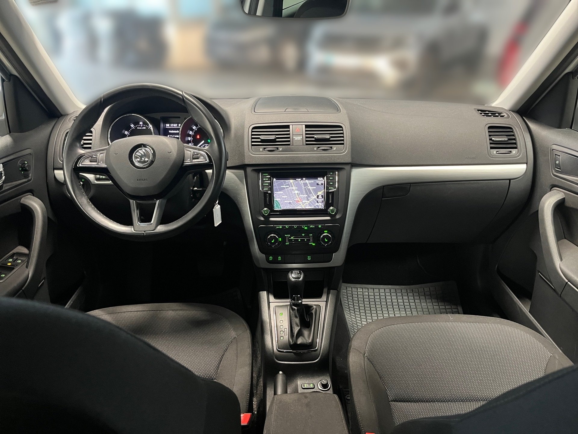 Yeti AMBITION TSI DSG+NAVI+ALU 16+RÜCKFAHRKAMERA+SMART LINK+KLIMA+TEMPOMAT