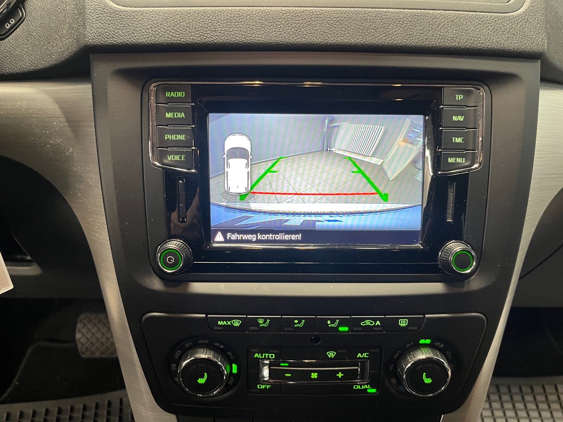 Yeti AMBITION TSI DSG+NAVI+ALU 16+RÜCKFAHRKAMERA+SMART LINK+KLIMA+TEMPOMAT