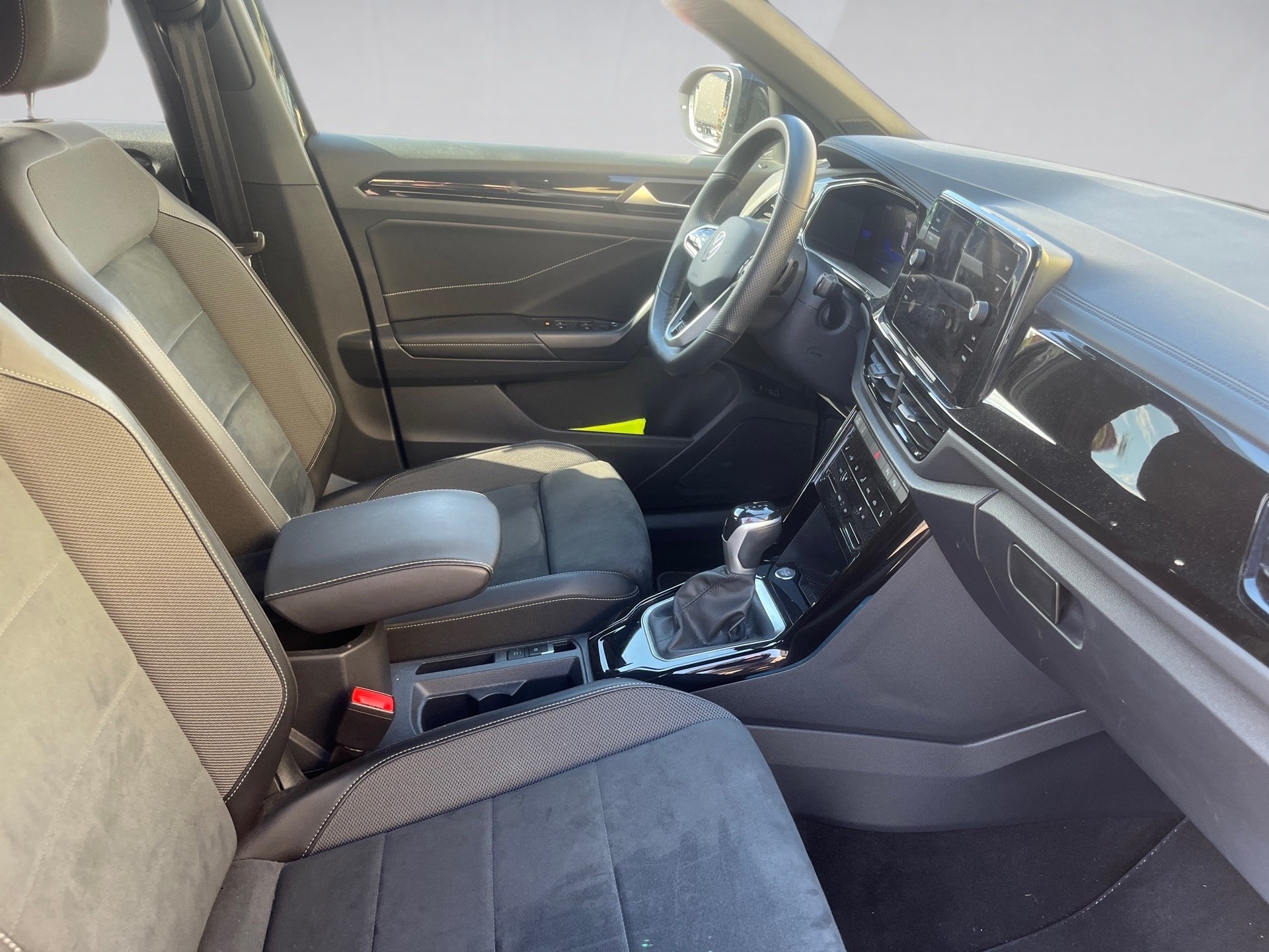 T-Roc R-LINE TSI DSG+ACC+PARK ASSIST+LED-PLUS+APP CONNECT+SPORTSITZE+SPRACHBEDIE