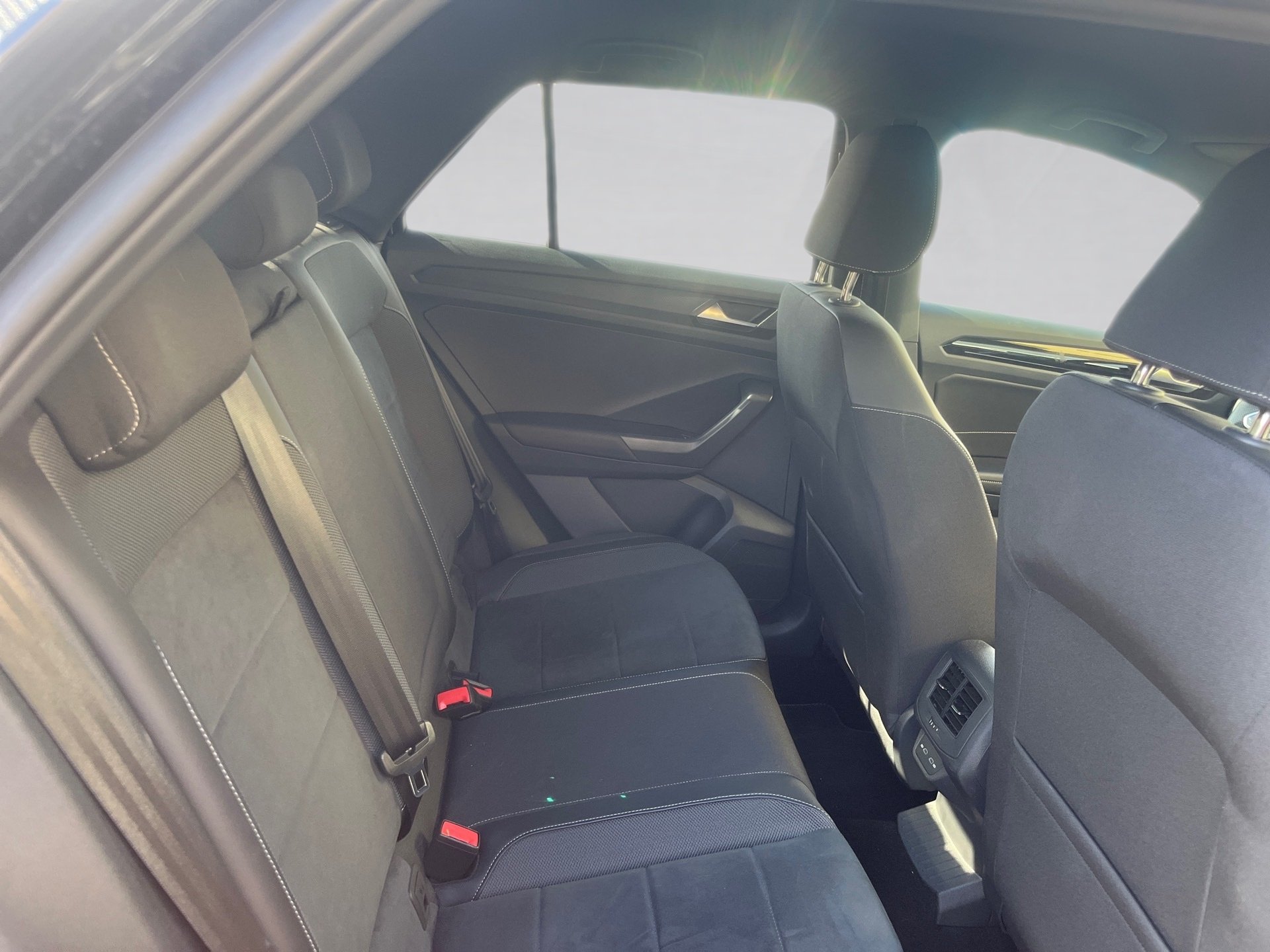 T-Roc R-LINE TSI DSG+ACC+PARK ASSIST+LED-PLUS+APP CONNECT+SPORTSITZE+SPRACHBEDIE