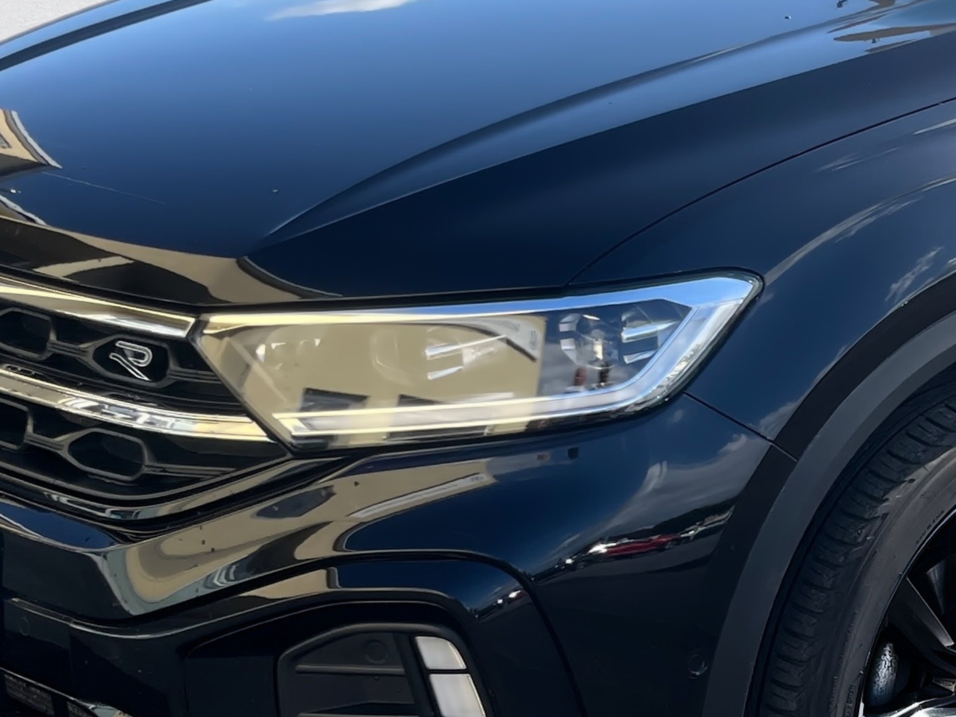 T-Roc R-LINE TSI DSG+ACC+PARK ASSIST+LED-PLUS+APP CONNECT+SPORTSITZE+SPRACHBEDIE