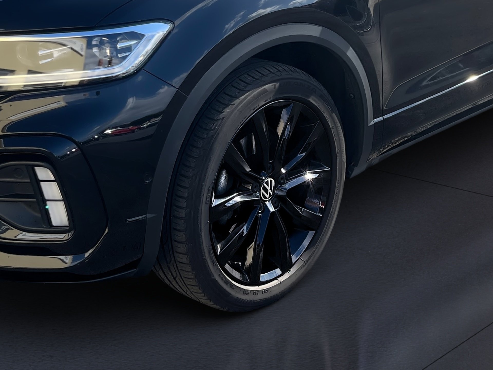 T-Roc R-LINE TSI DSG+ACC+PARK ASSIST+LED-PLUS+APP CONNECT+SPORTSITZE+SPRACHBEDIE