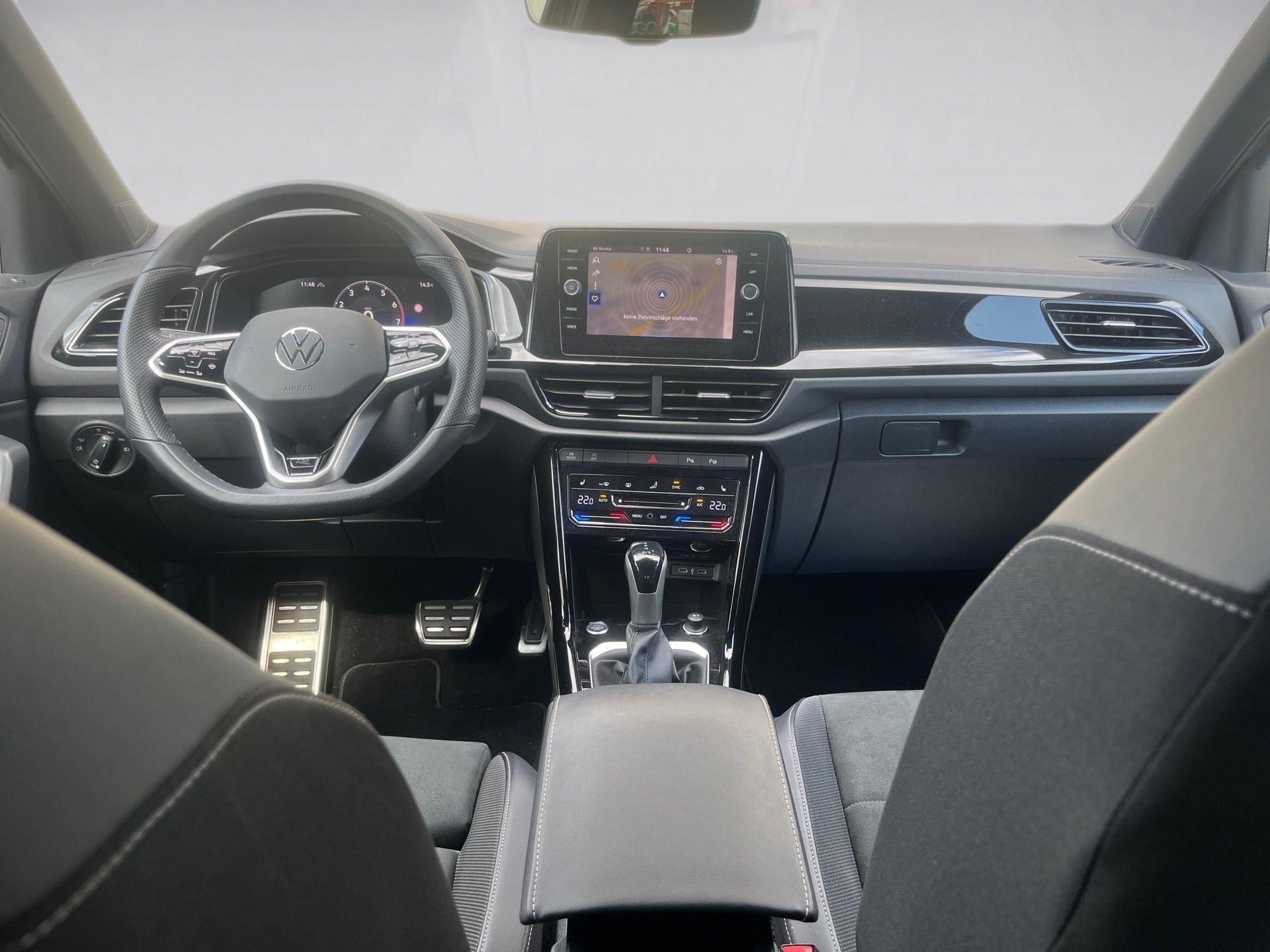 T-Roc R-LINE TSI DSG+ACC+PARK ASSIST+LED-PLUS+APP CONNECT+SPORTSITZE+SPRACHBEDIE