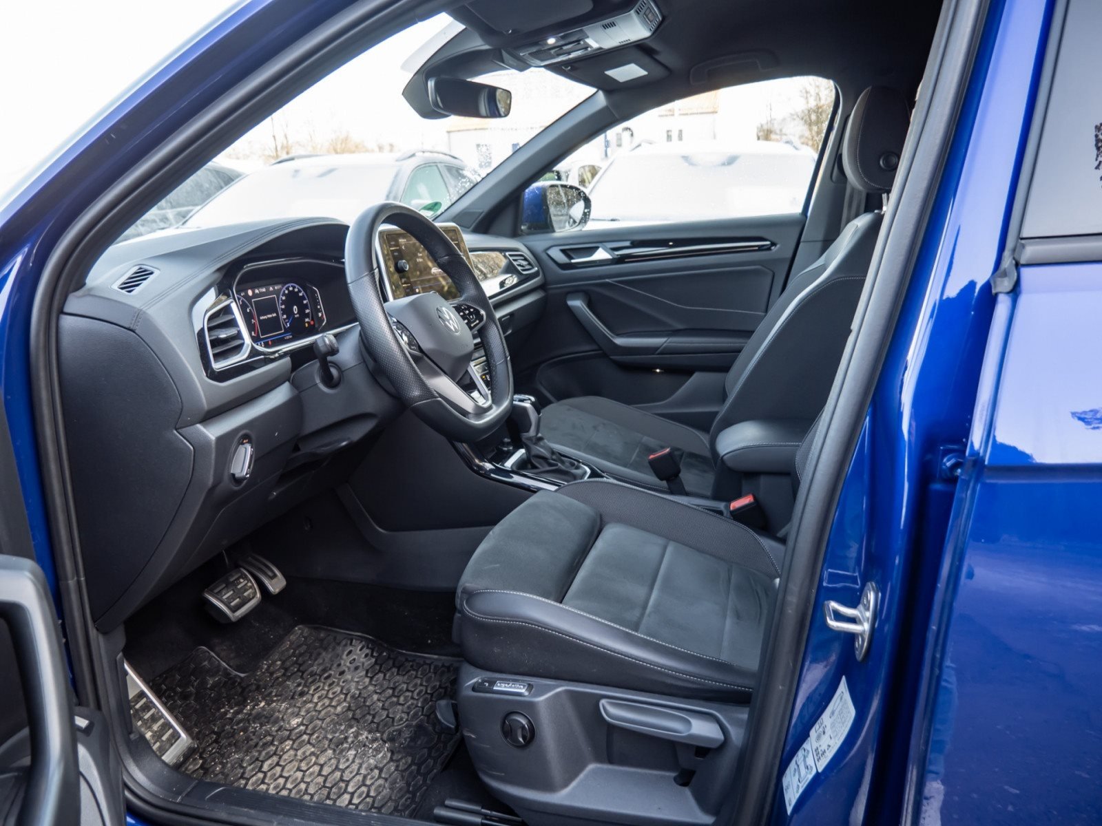 T-Roc R-LINE TSI DSG+ALU 17+ACC+LED-PLUS+KEYLESS+PARK ASSIST+APP CONNECT+KLIMA