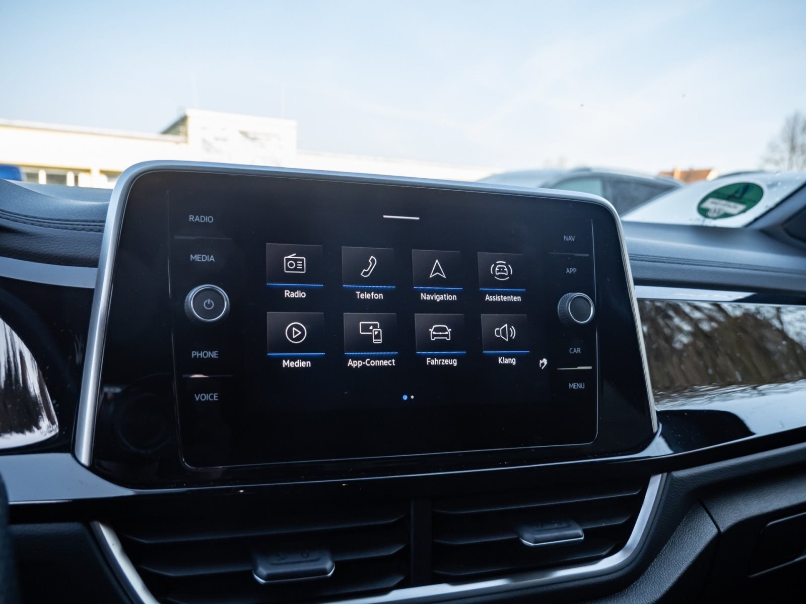 T-Roc R-LINE TSI DSG+ALU 17+ACC+LED-PLUS+KEYLESS+PARK ASSIST+APP CONNECT+KLIMA