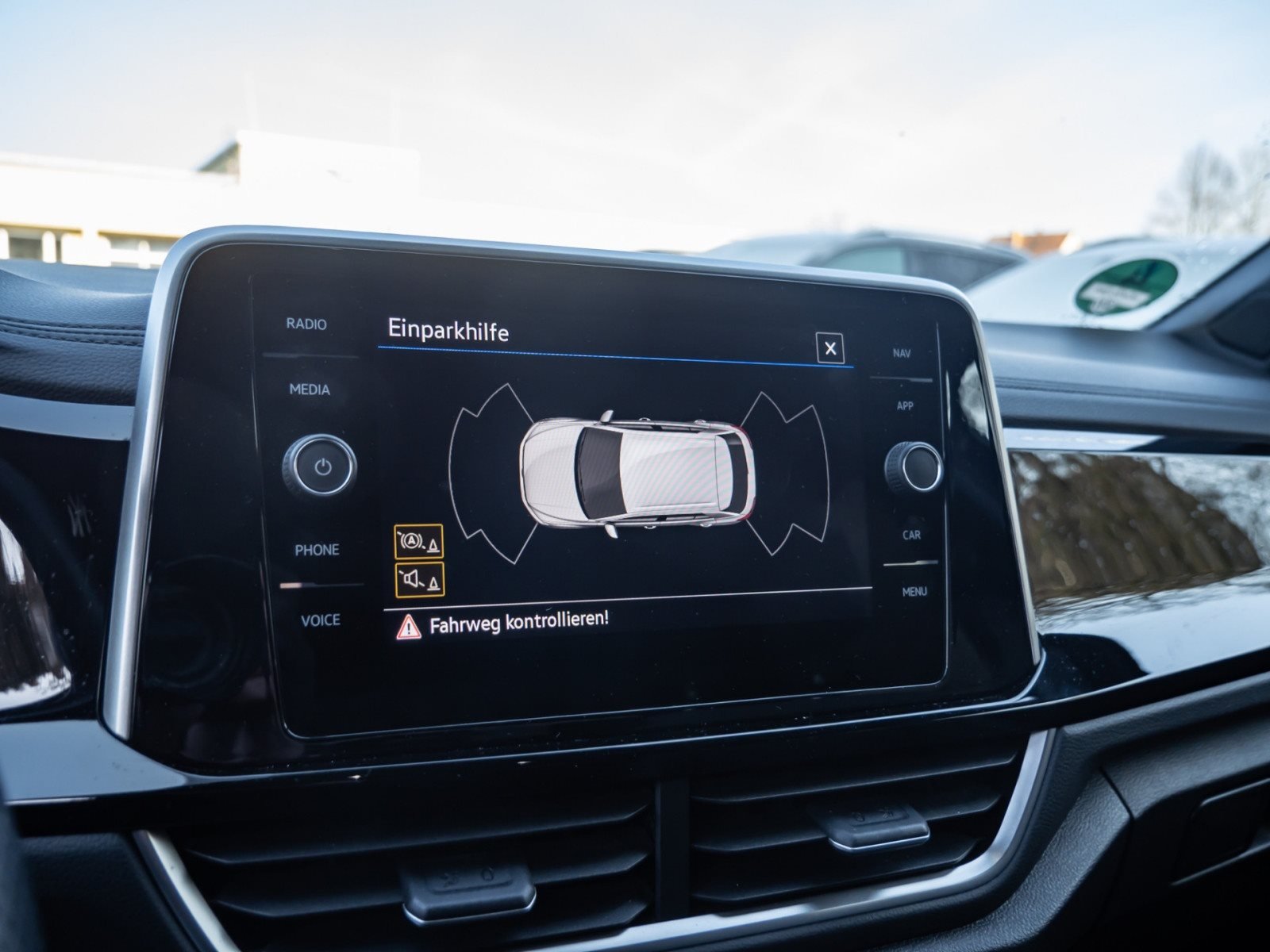 T-Roc R-LINE TSI DSG+ALU 17+ACC+LED-PLUS+KEYLESS+PARK ASSIST+APP CONNECT+KLIMA