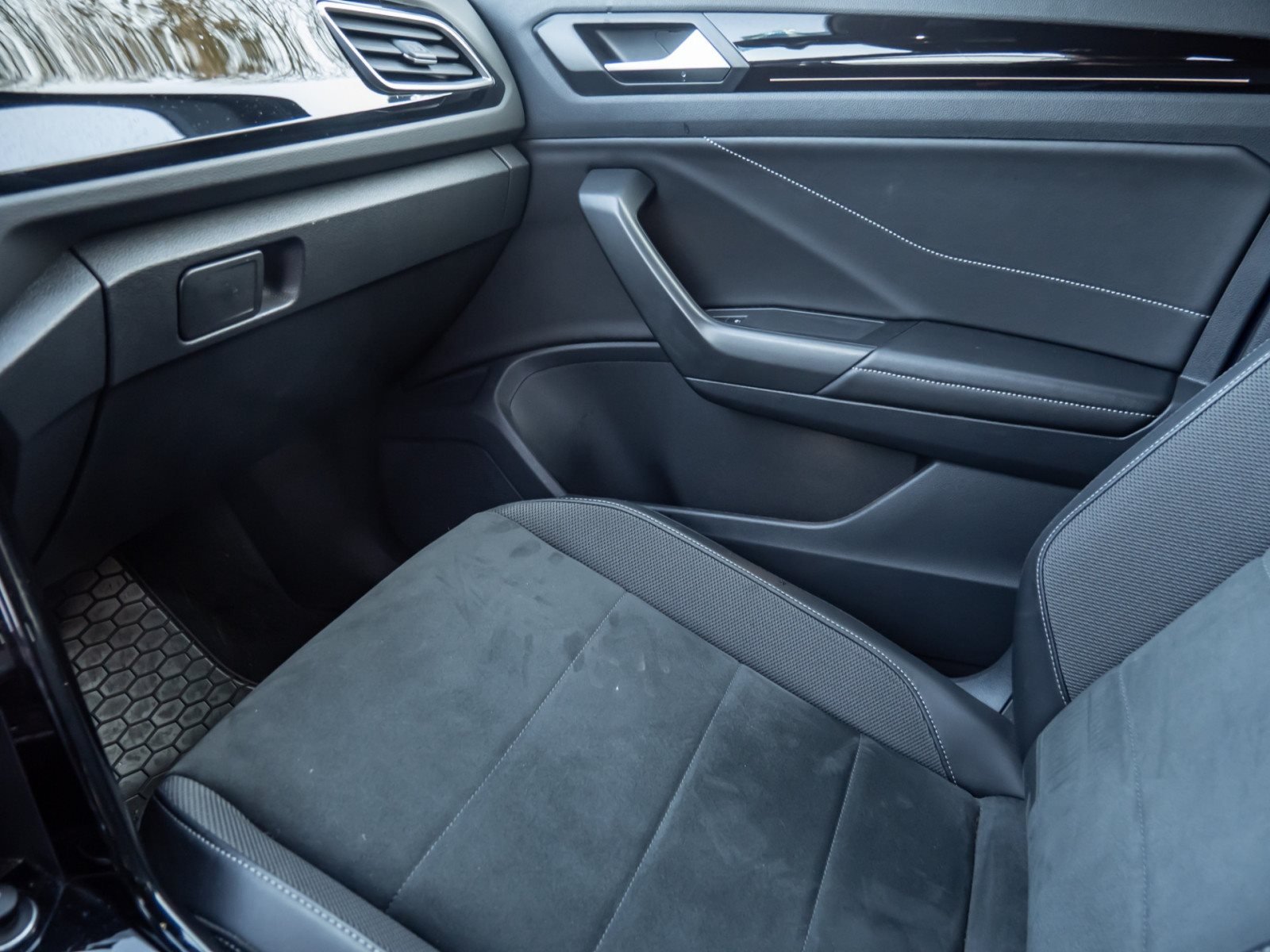 T-Roc R-LINE TSI DSG+ALU 17+ACC+LED-PLUS+KEYLESS+PARK ASSIST+APP CONNECT+KLIMA