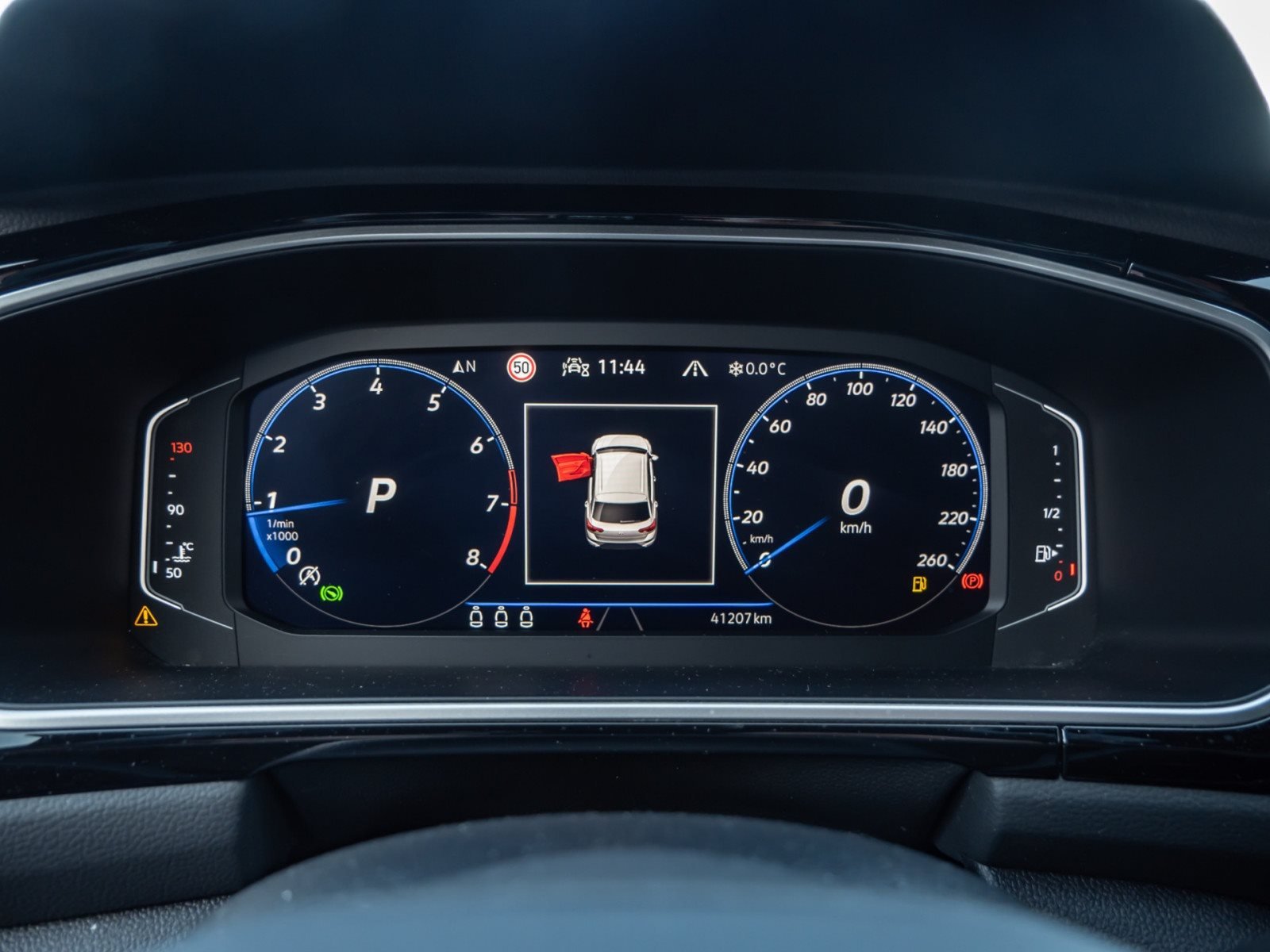 T-Roc R-LINE TSI DSG+ALU 17+ACC+LED-PLUS+KEYLESS+PARK ASSIST+APP CONNECT+KLIMA