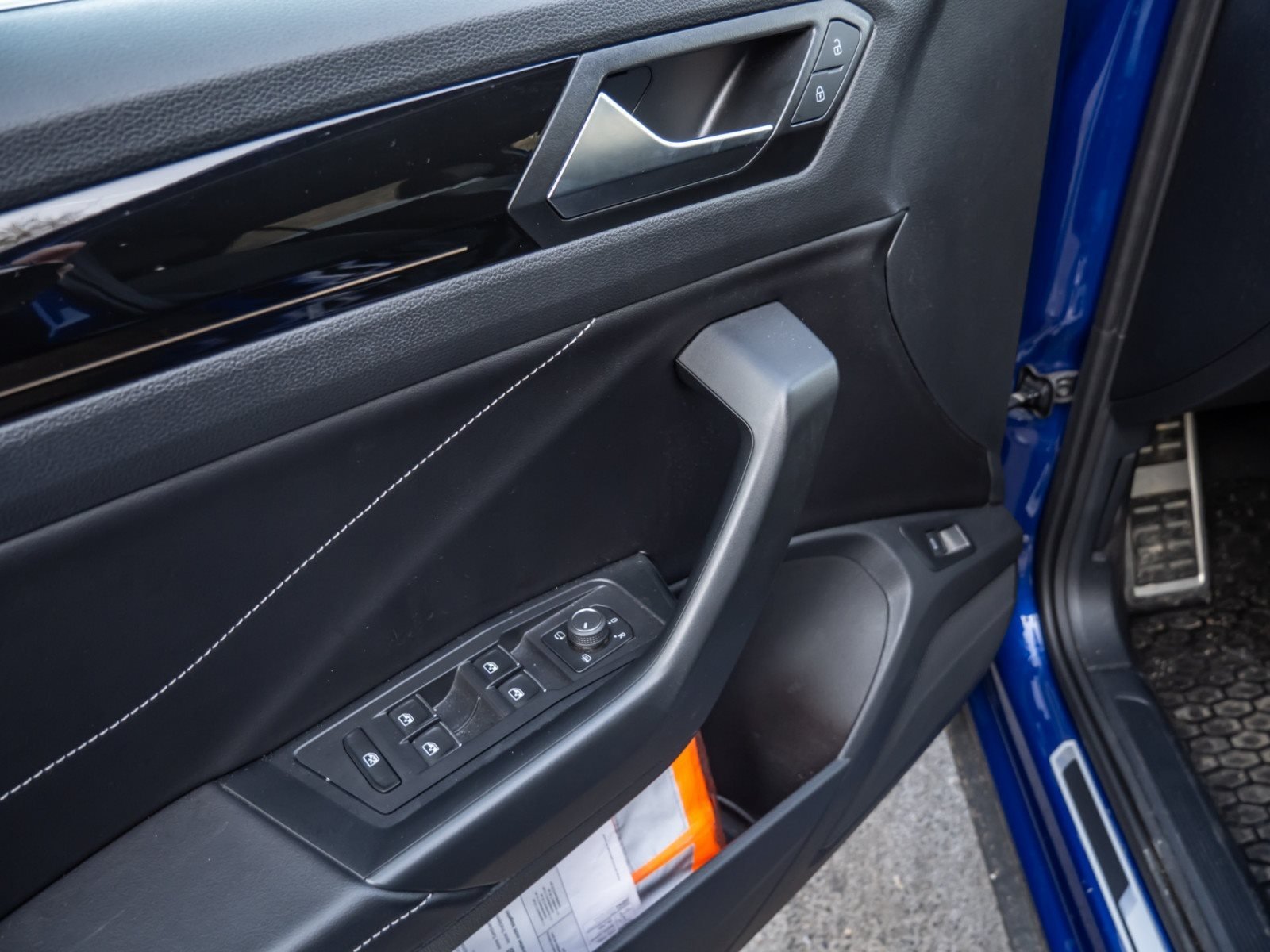 T-Roc R-LINE TSI DSG+ALU 17+ACC+LED-PLUS+KEYLESS+PARK ASSIST+APP CONNECT+KLIMA