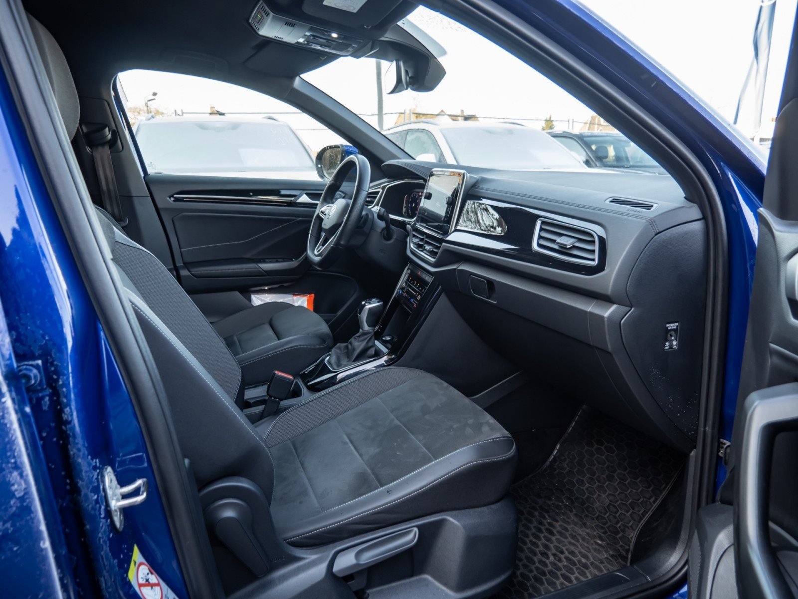 T-Roc R-LINE TSI DSG+ALU 17+ACC+LED-PLUS+KEYLESS+PARK ASSIST+APP CONNECT+KLIMA