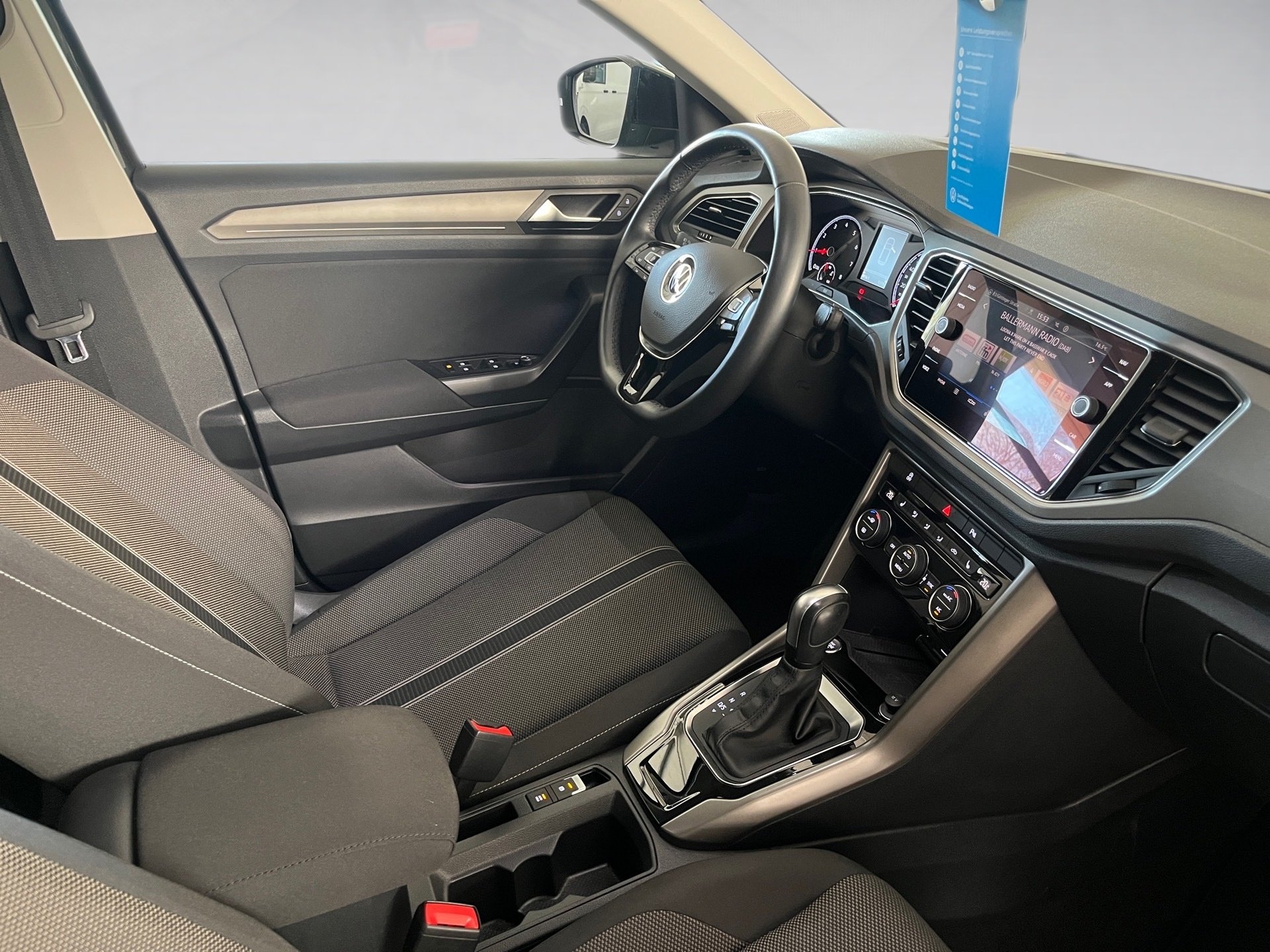 T-Roc STYLE TSI DSG+AHK+ALU 17+ACC+APP CONNECT+RÜCKFAHRKAMERA+WINTERPAKET+KEYL