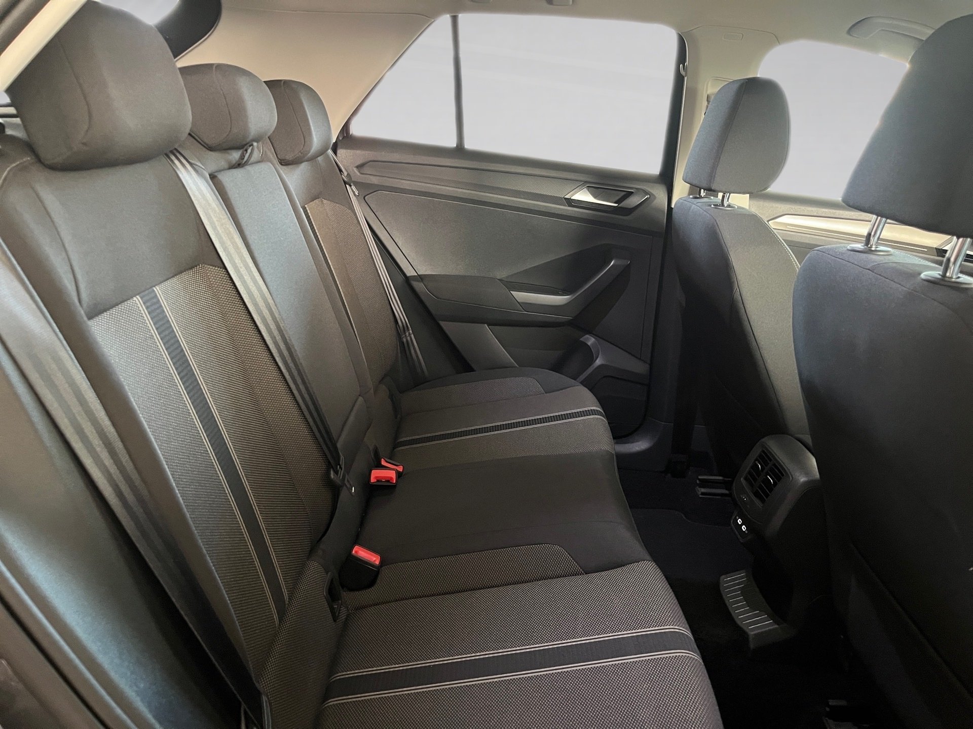 T-Roc STYLE TSI DSG+AHK+ALU 17+ACC+APP CONNECT+RÜCKFAHRKAMERA+WINTERPAKET+KEYL