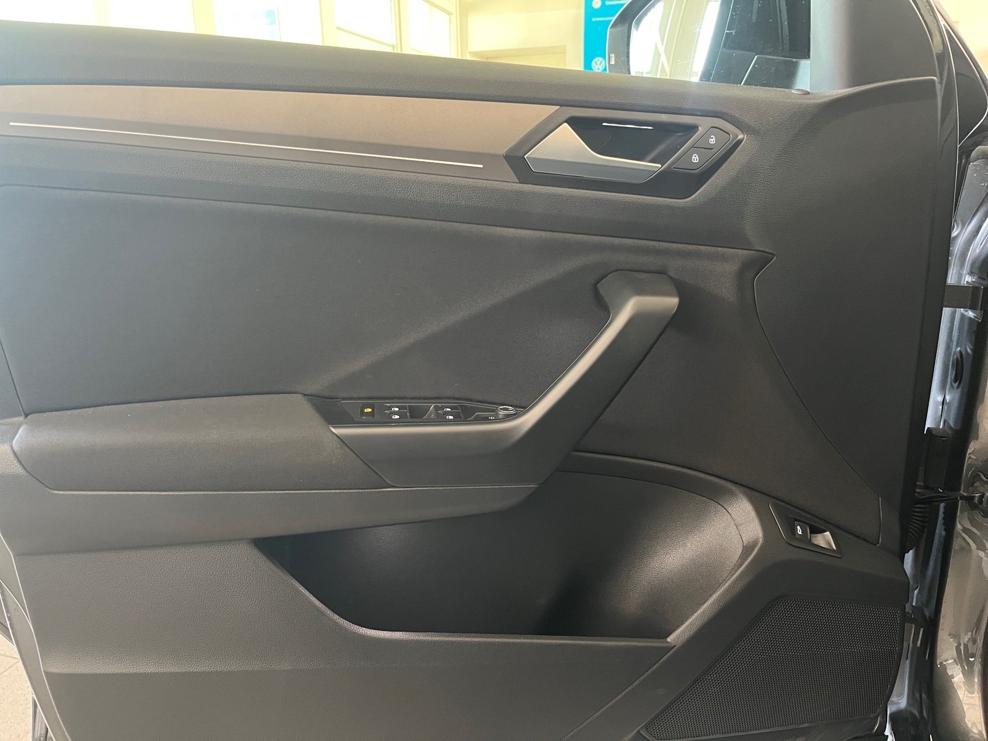 T-Roc STYLE TSI DSG+AHK+ALU 17+ACC+APP CONNECT+RÜCKFAHRKAMERA+WINTERPAKET+KEYL