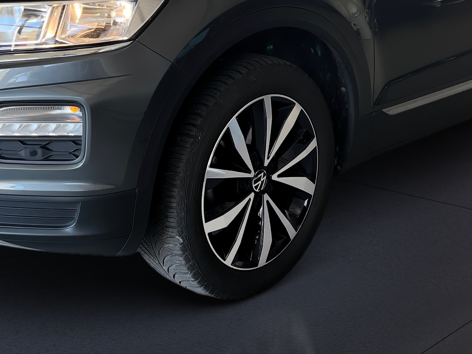 T-Roc STYLE TSI DSG+AHK+ALU 17+ACC+APP CONNECT+RÜCKFAHRKAMERA+WINTERPAKET+KEYL